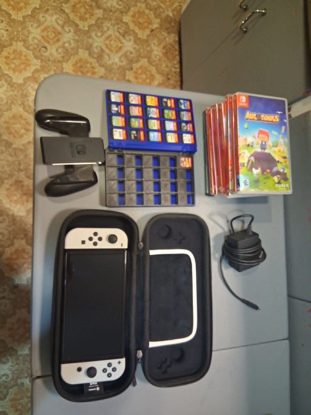 Excellent Condition Nintendo Switch OLED Console Lot with Games 1TB SD Card Case