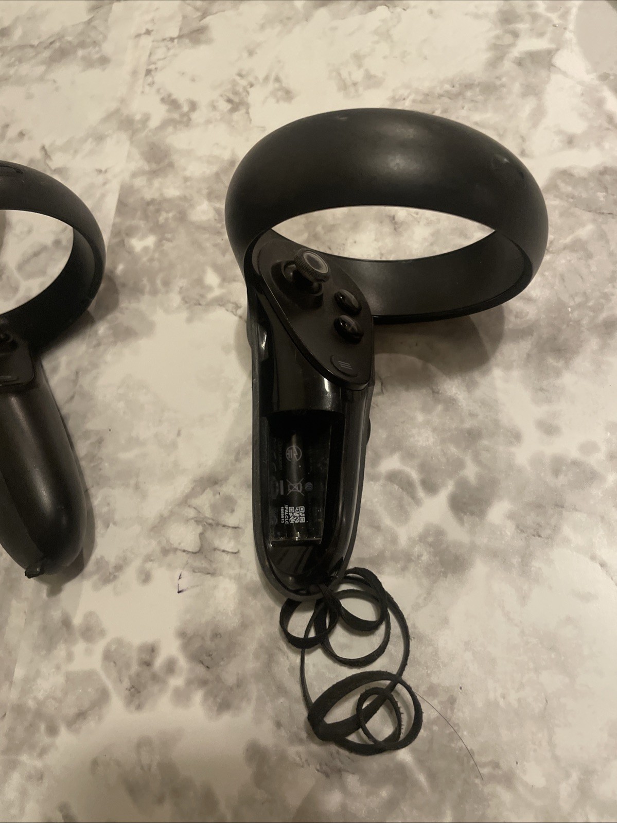 As Is Oculus Quest VR Headset PARTS ONLY UNTESTED Read Description