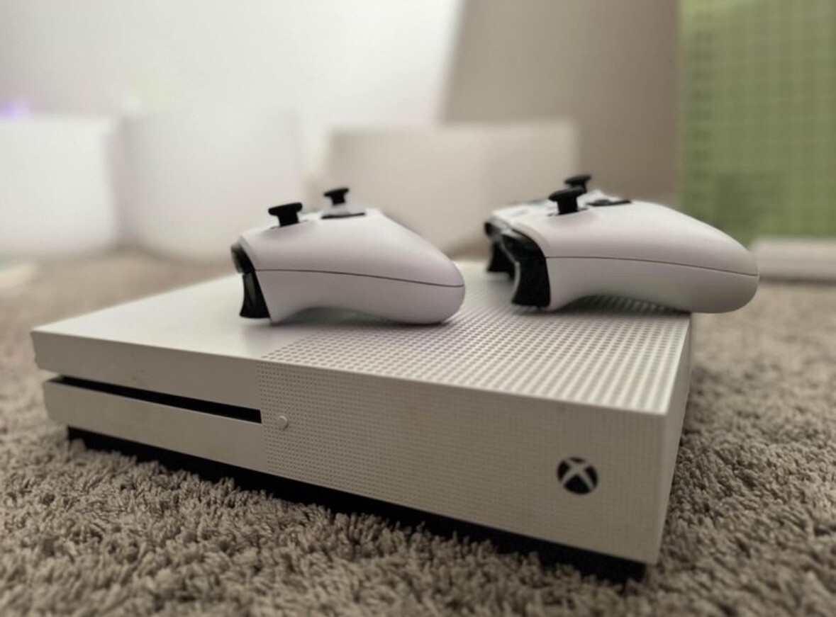 Xbox One S 1TB Console – White + Games Bundle