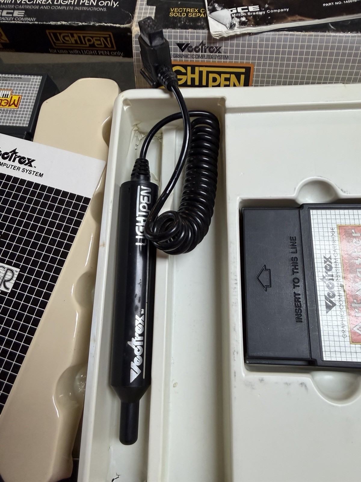 Vectrex Arcade System HP 3000 Console Built-In Monitor & 17 Games Controller Pen