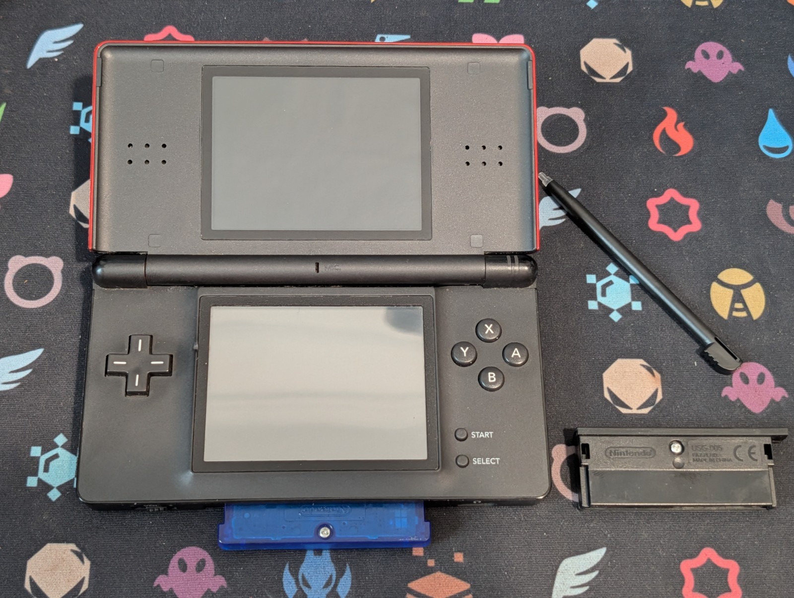 Nintendo DS Lite Crimson Red/Black w/Charger – Tested & Working – A065