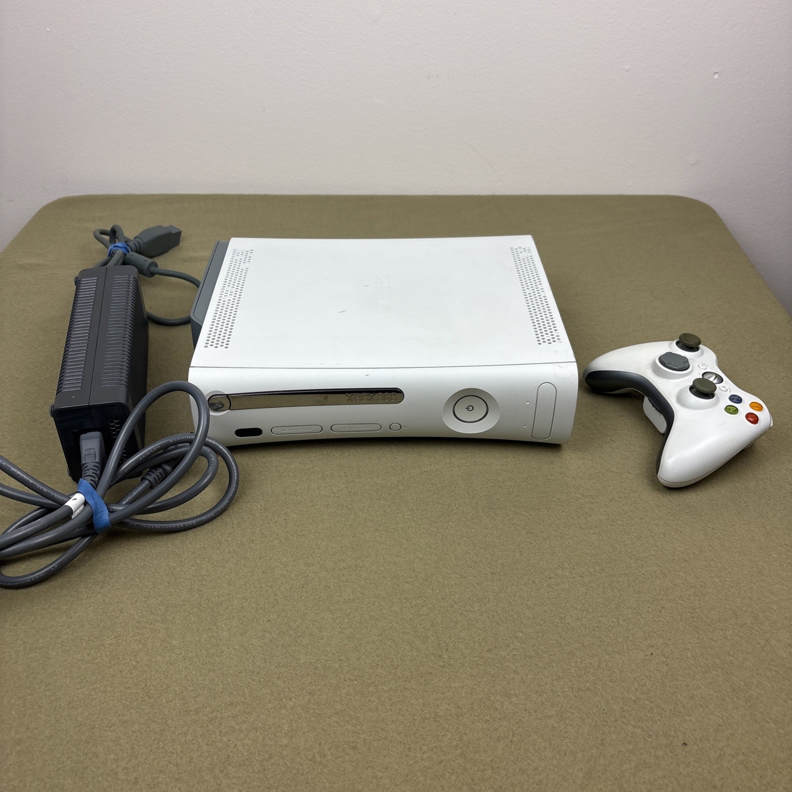 Microsoft Xbox 360 White 16GB Console Bundle Controller Tested Working