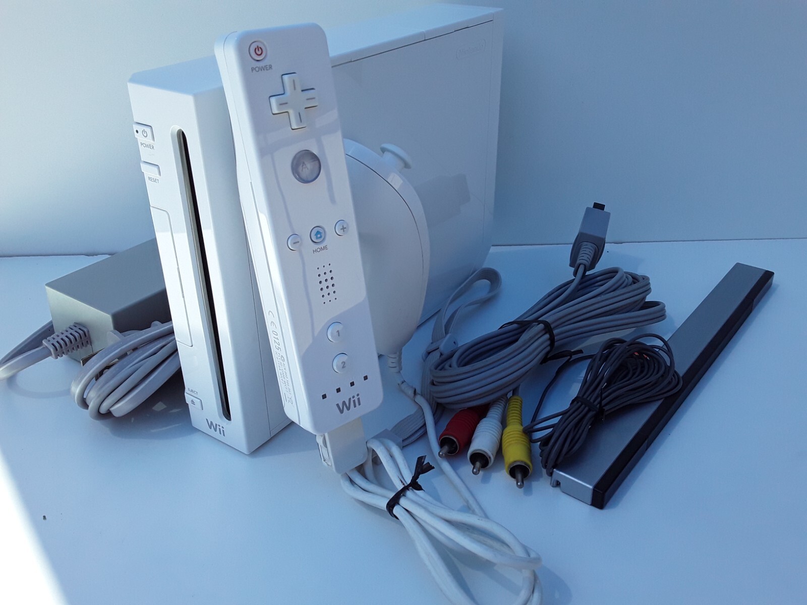 Nintendo Wii White Console Complete Game System TESTED