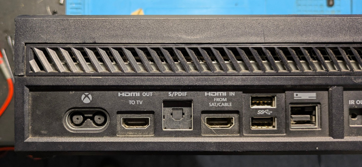 Microsoft Xbox One 1540 500GB Console Tested and WORKING