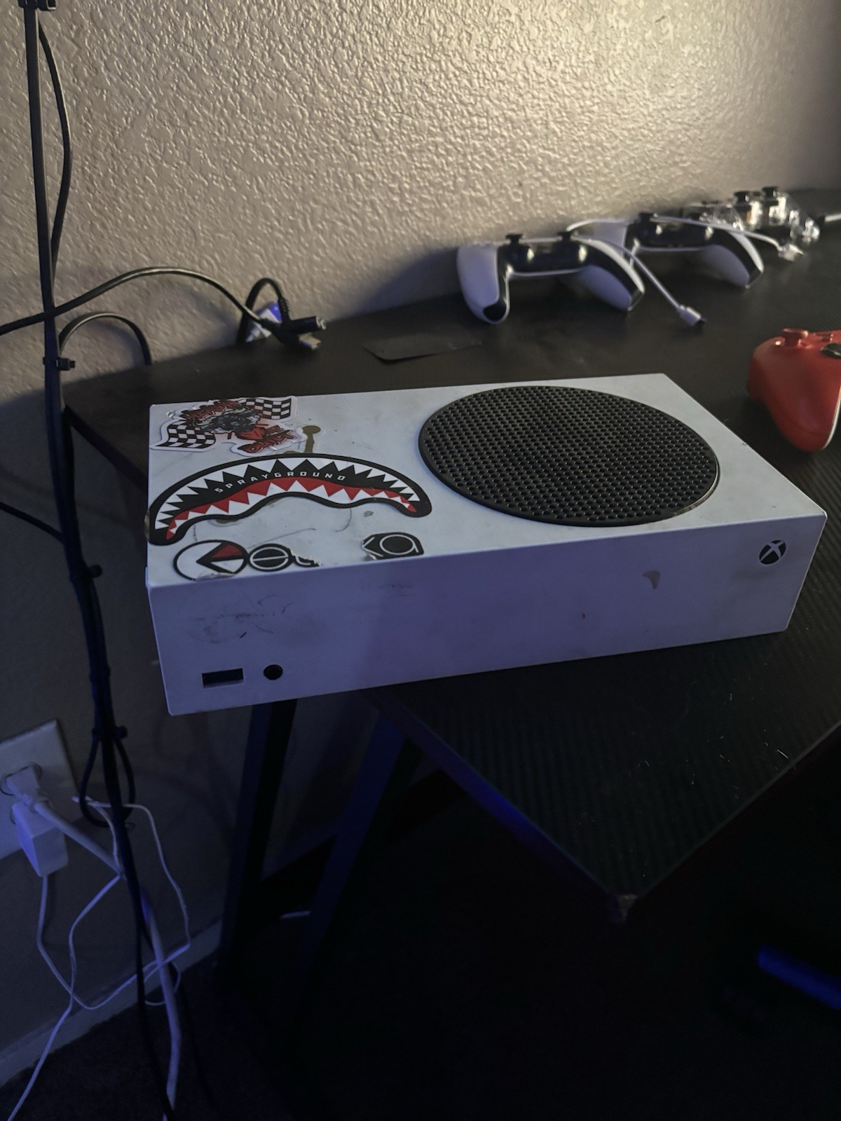Xbox Series S 512GB White Game Console Good Working Condition and has controller