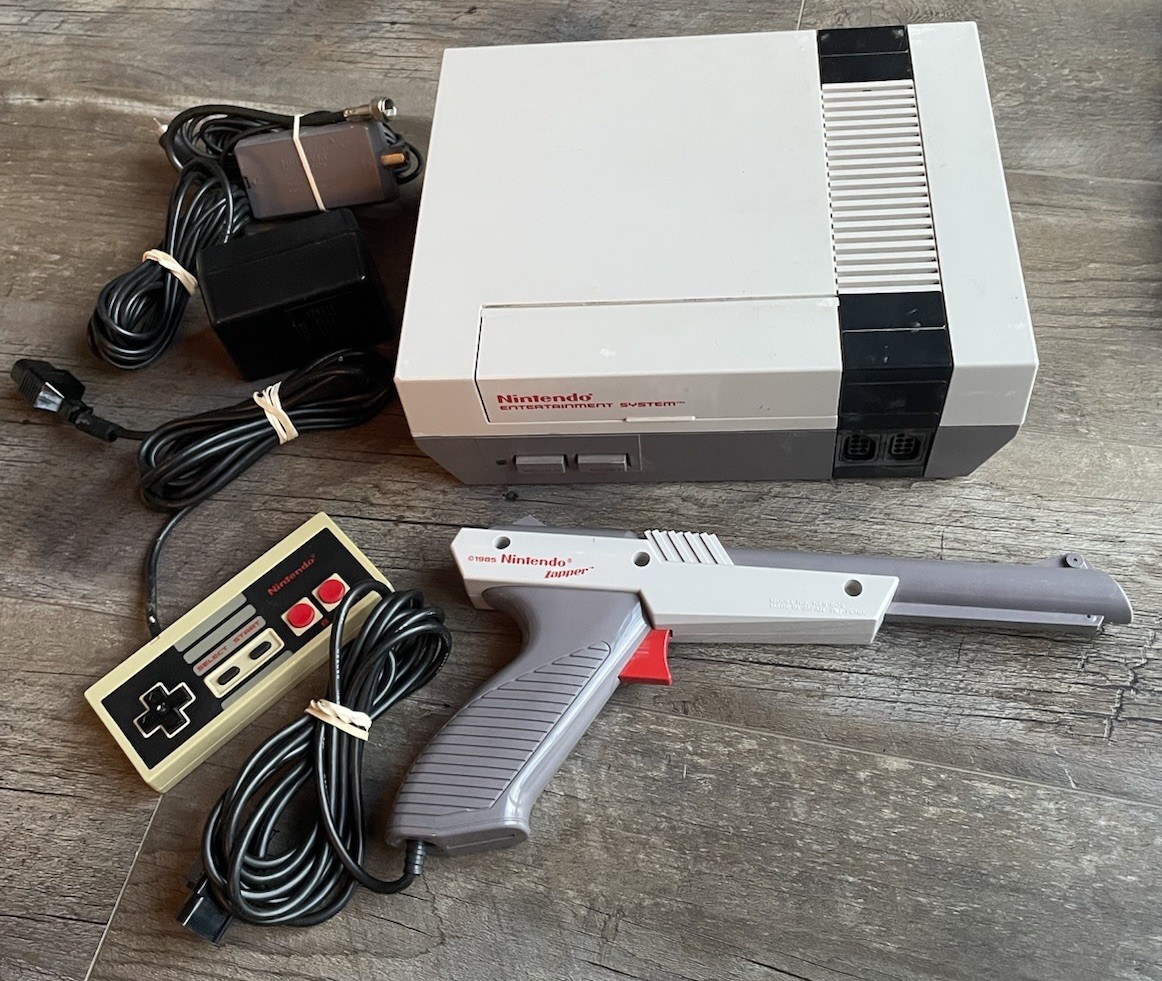 Nintendo NES Console NES-001 Original System For Parts Repair, OEM Cords Zapper