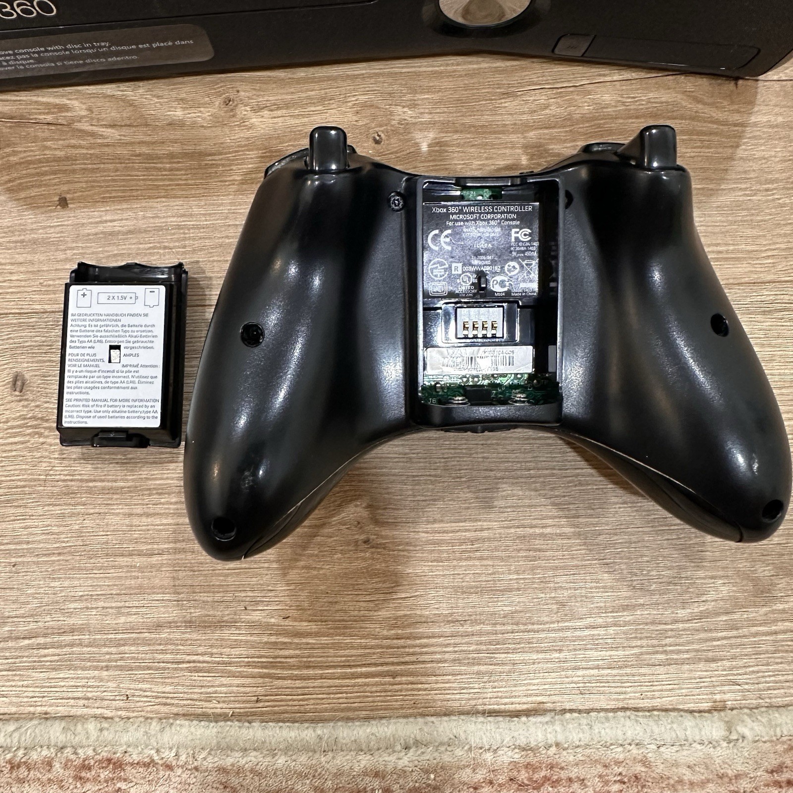 Xbox 360 S 250GB Glossy Black Console Bundle – Kinect, 1 Controller & 7 Games