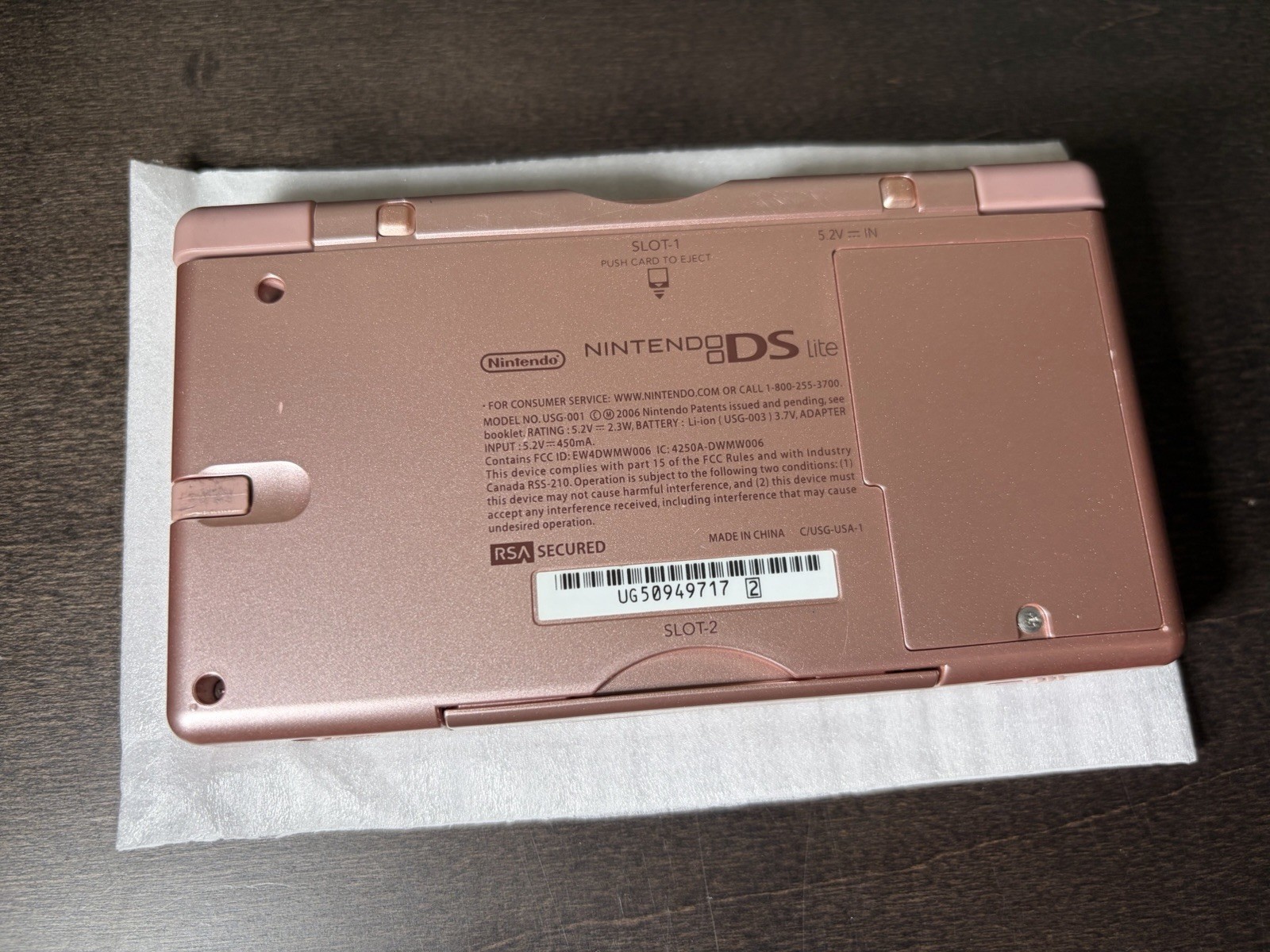 Near Mint – Nintendo DS Lite Handheld System – Pink Metallic Rose – Extras