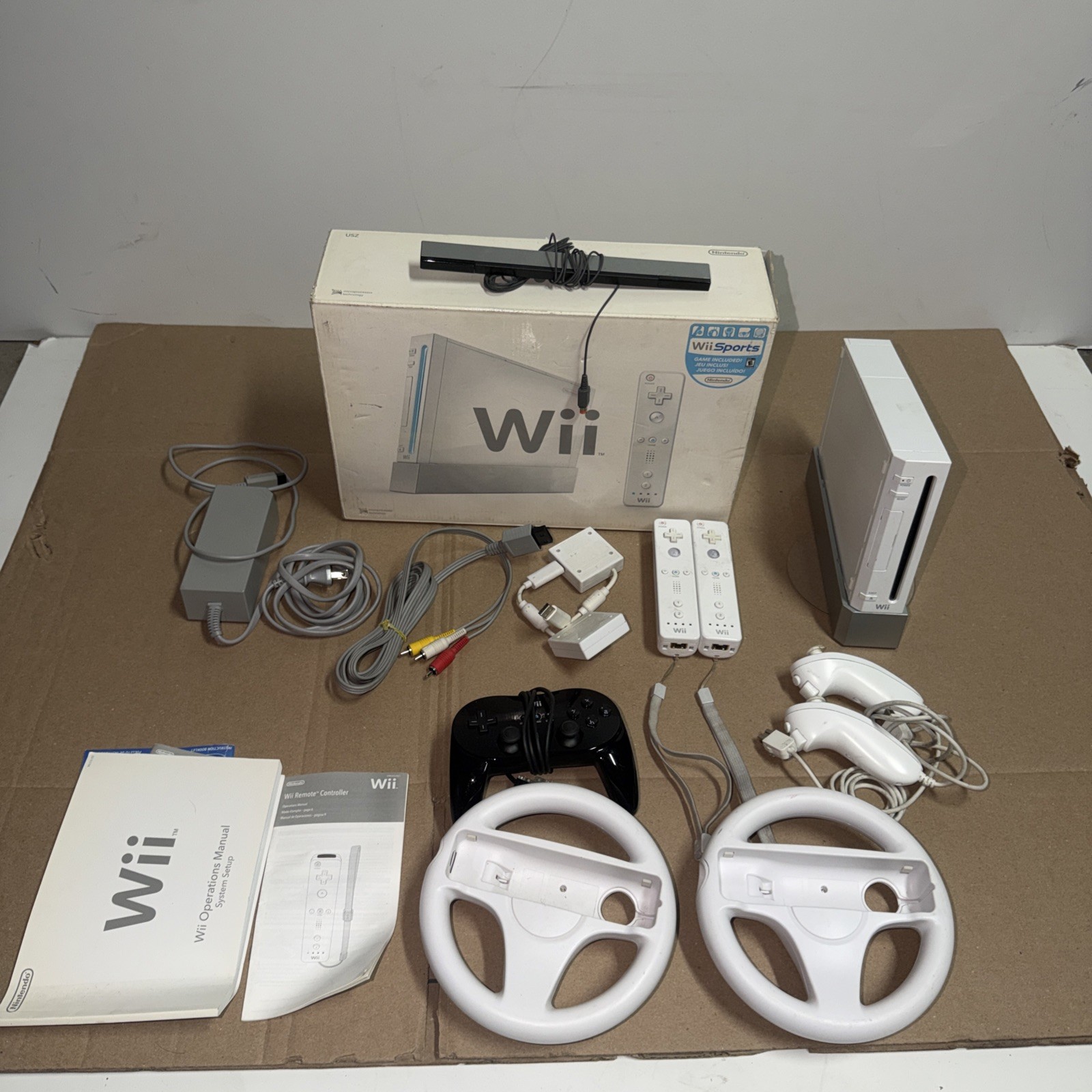 Nintendo Wii Console Bundle White RVL-001 W/Box
