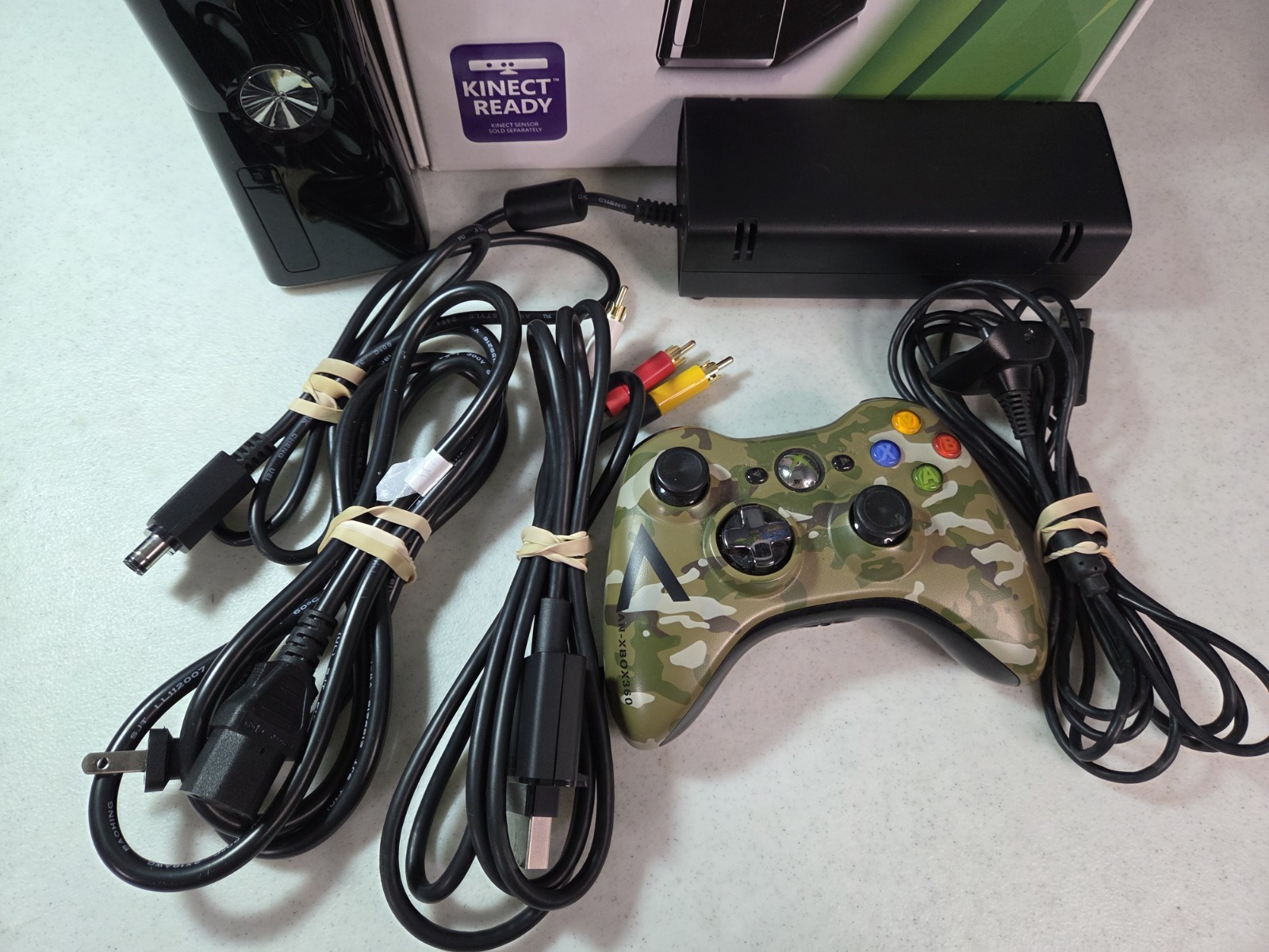Microsoft Xbox 360 250GB Black Console Bundle IN BOX W/ Controller & Cables