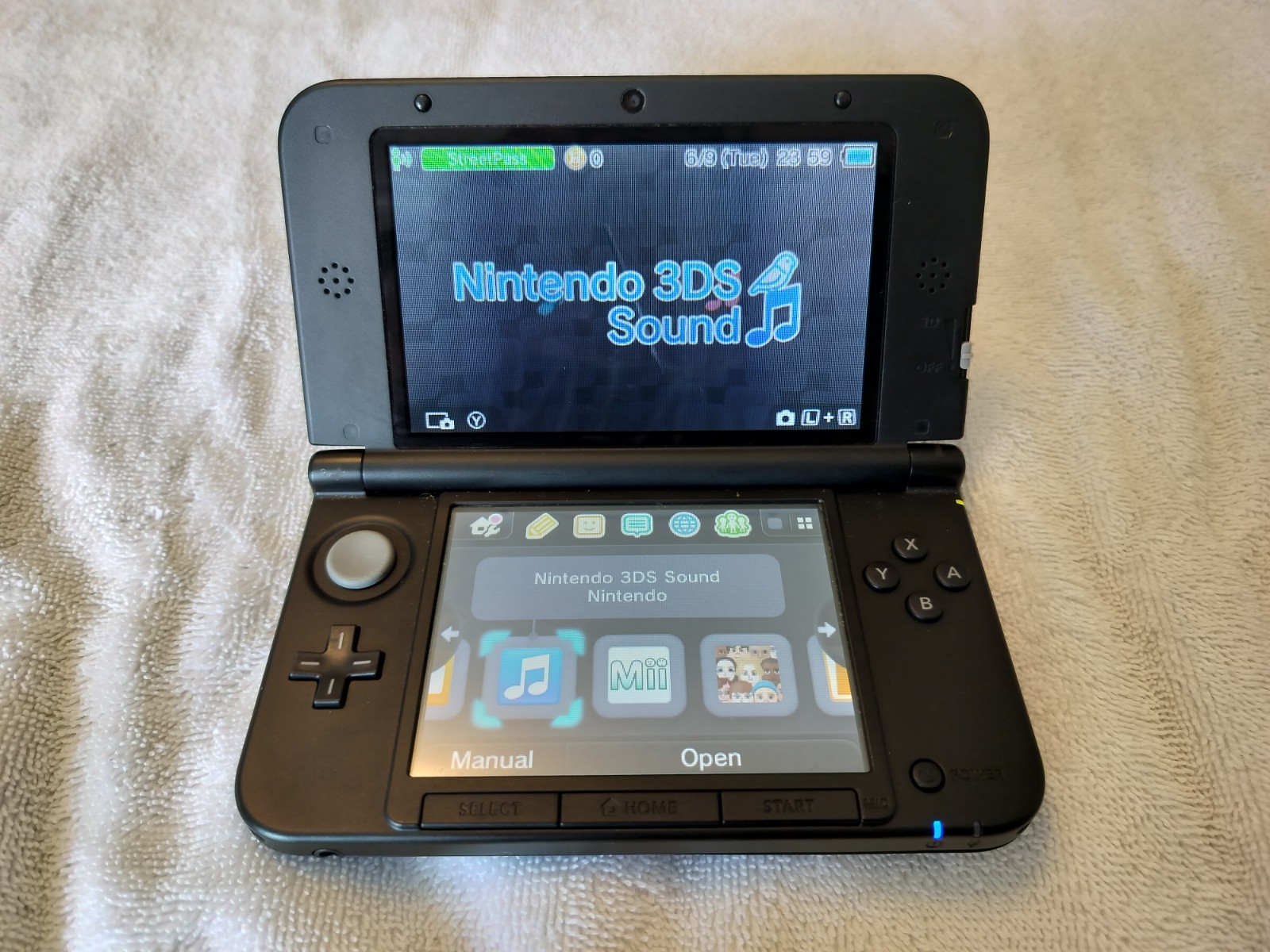 Nintendo 3DS XL – Blue & Black READ DESCRIPTION