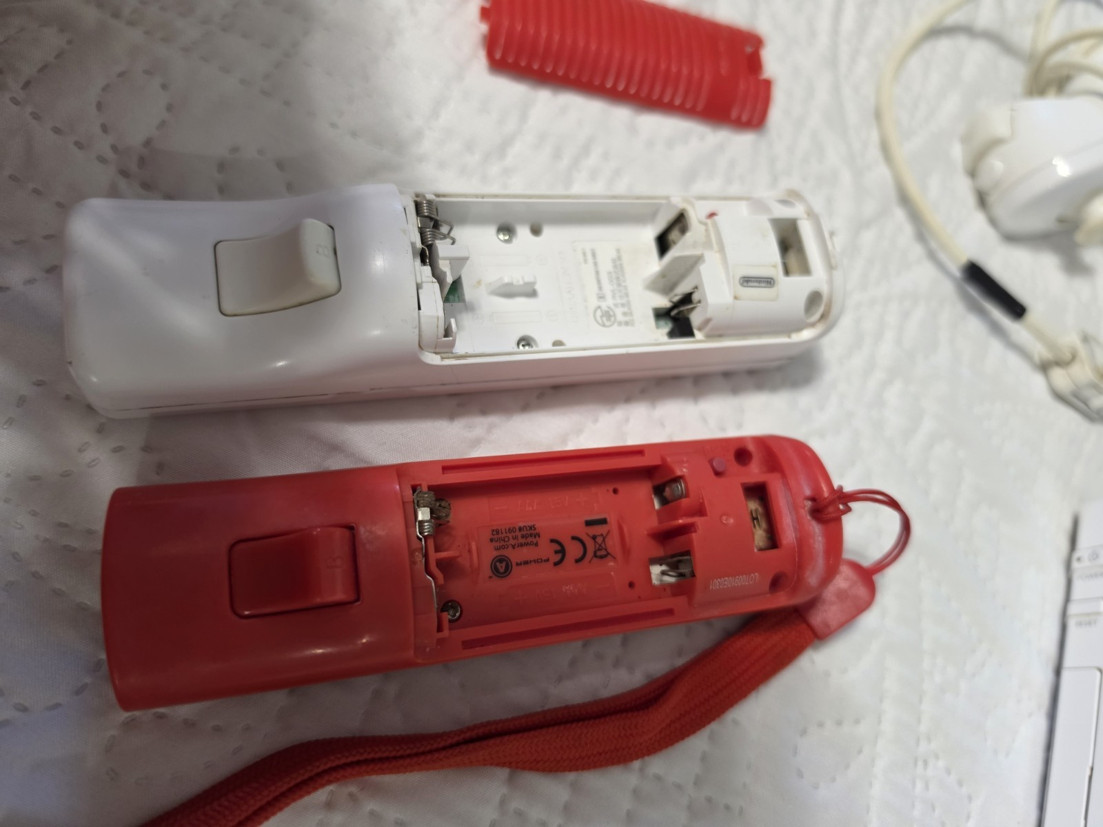 Nintendo Wii Console RVL-001 Tested w/ 2 Controllers 1 Nunchucks & Cables