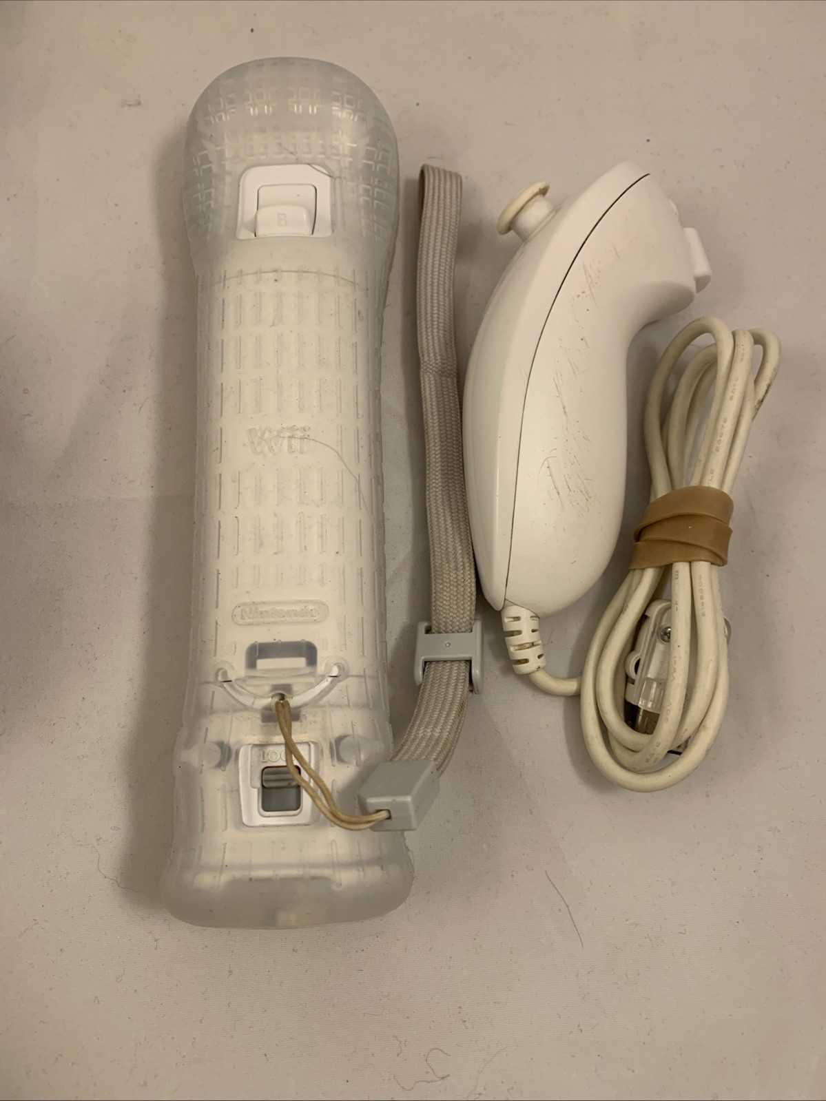 Nintendo Wii Console 4 Games All Cords 1 Wii Control 1 Nunchuk RVL-001 (USA)
