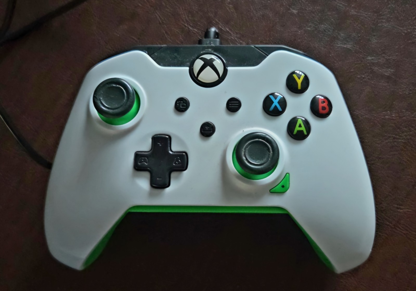 Xbox One S – 500GB Model 1681 With XBox controller 049-012-1