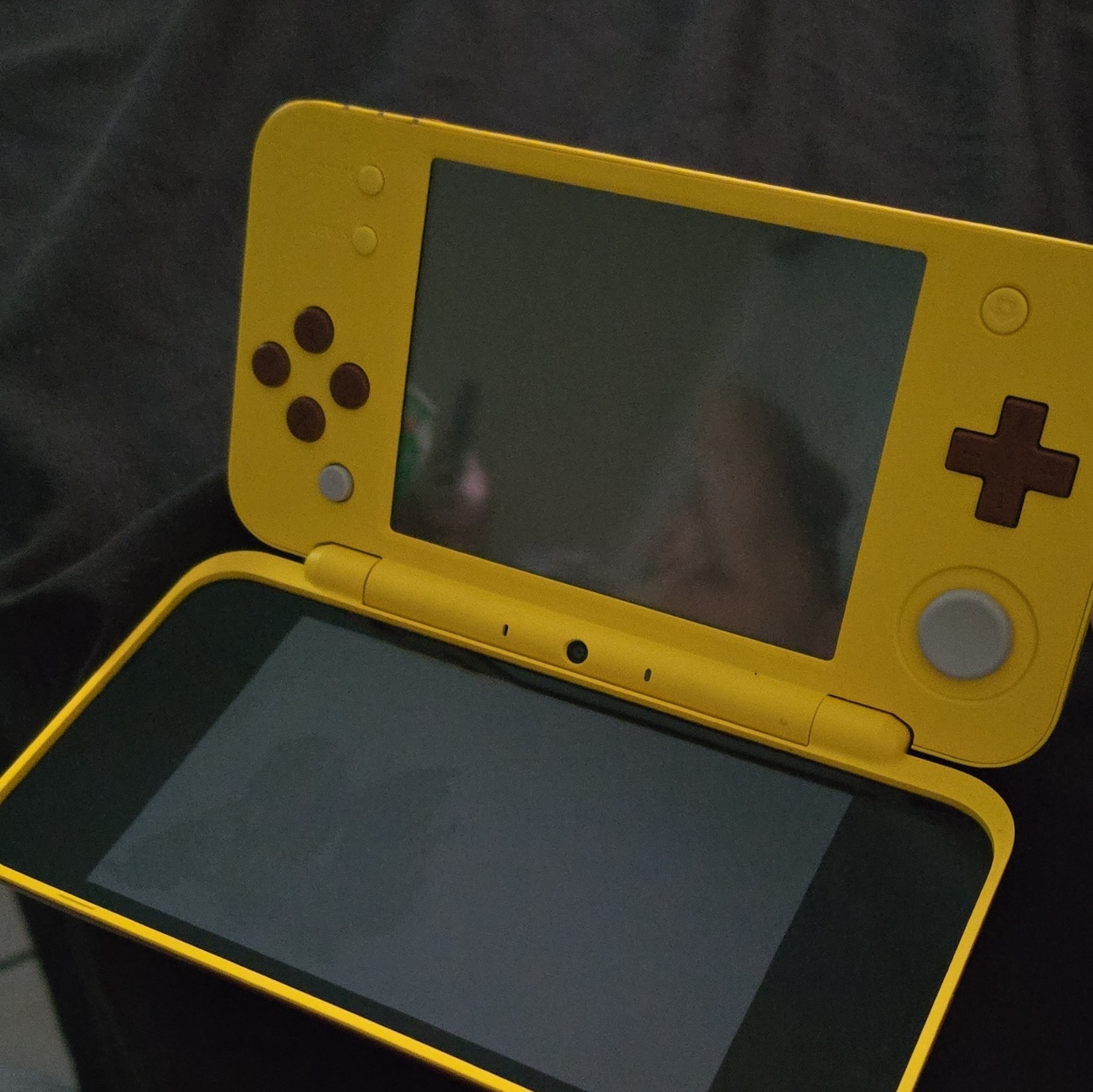 Nintendo 2DS XL Pikachu Edition Yellow Handheld Console 3D Audio Technology