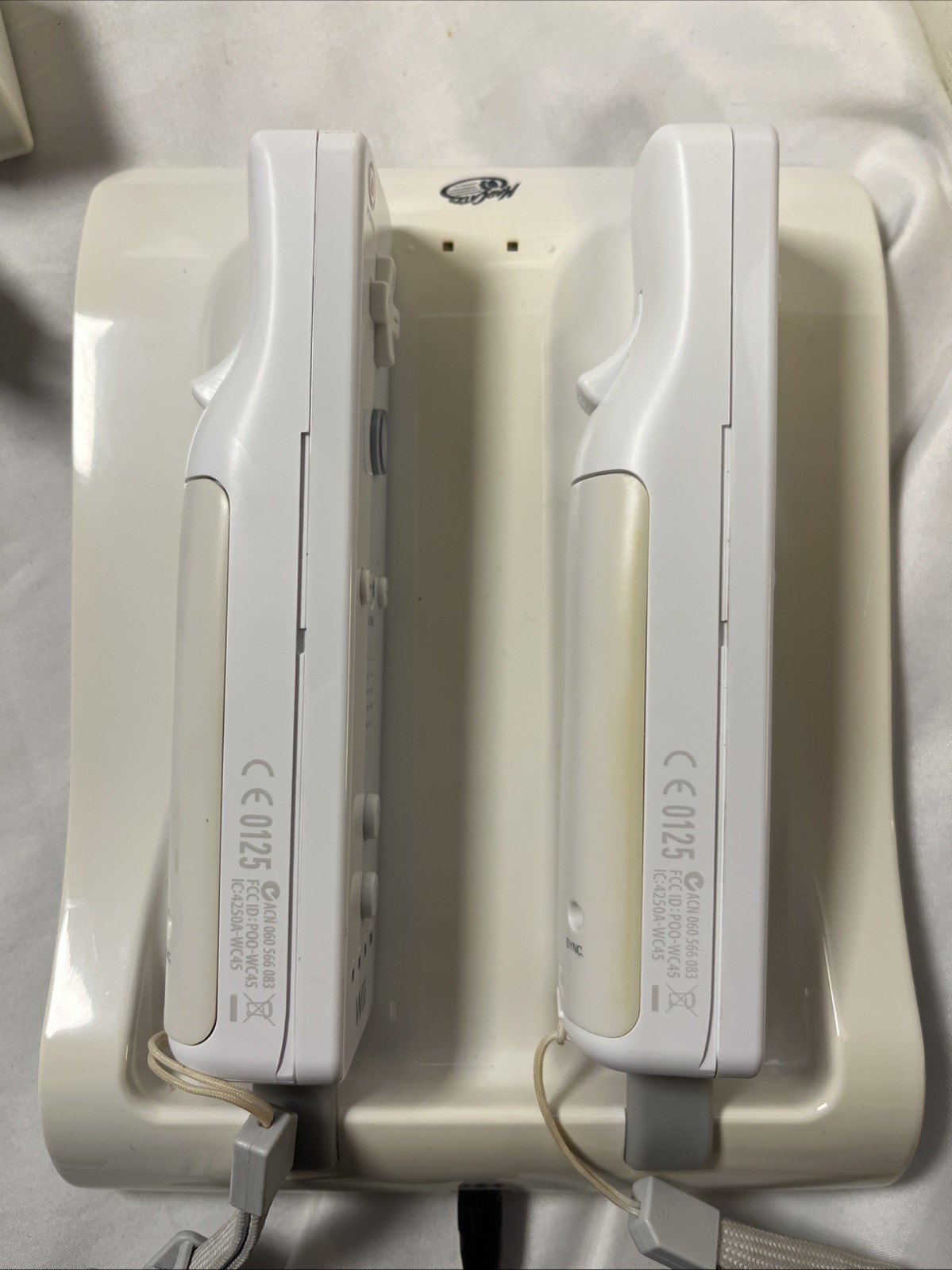 Nintendo Wii White Console (RVL-001) Bundle with 17 Games – Tested 2Controllers