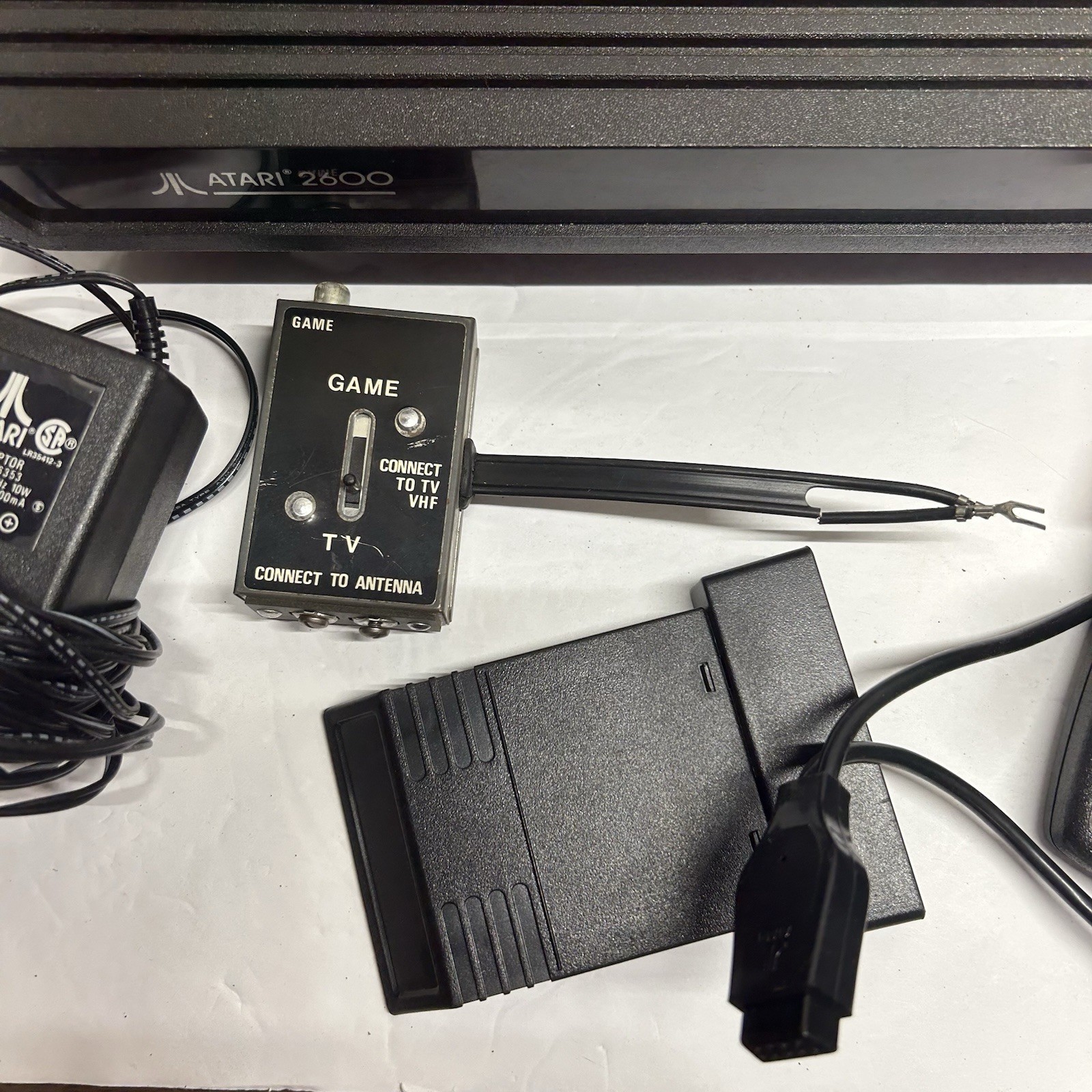 Vtg Atari 2600 Lot Console, 4 Controllers, 16 Games w/Instructions – Untested