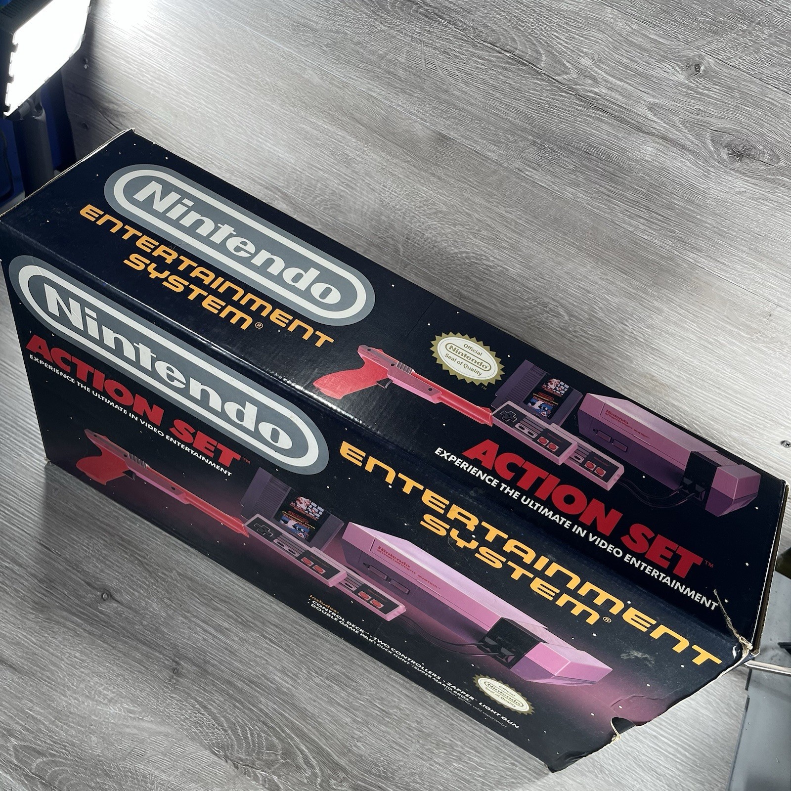 Nintendo NES Action Set Complete In Box Inserts Mario/Duck Hunt Tested