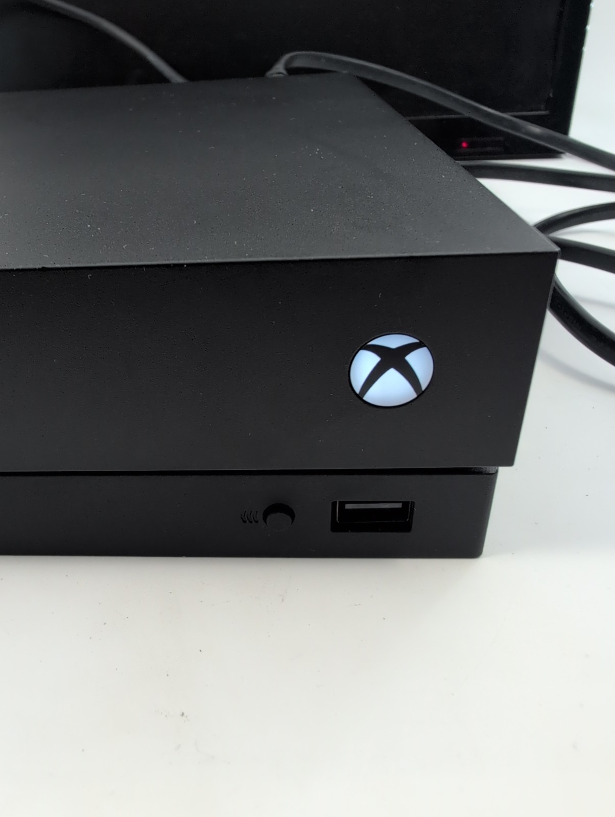 Xbox One X (Model 1787) Console ONLY (WONT STAY ON – Buzzing Sound) Parts/Repair
