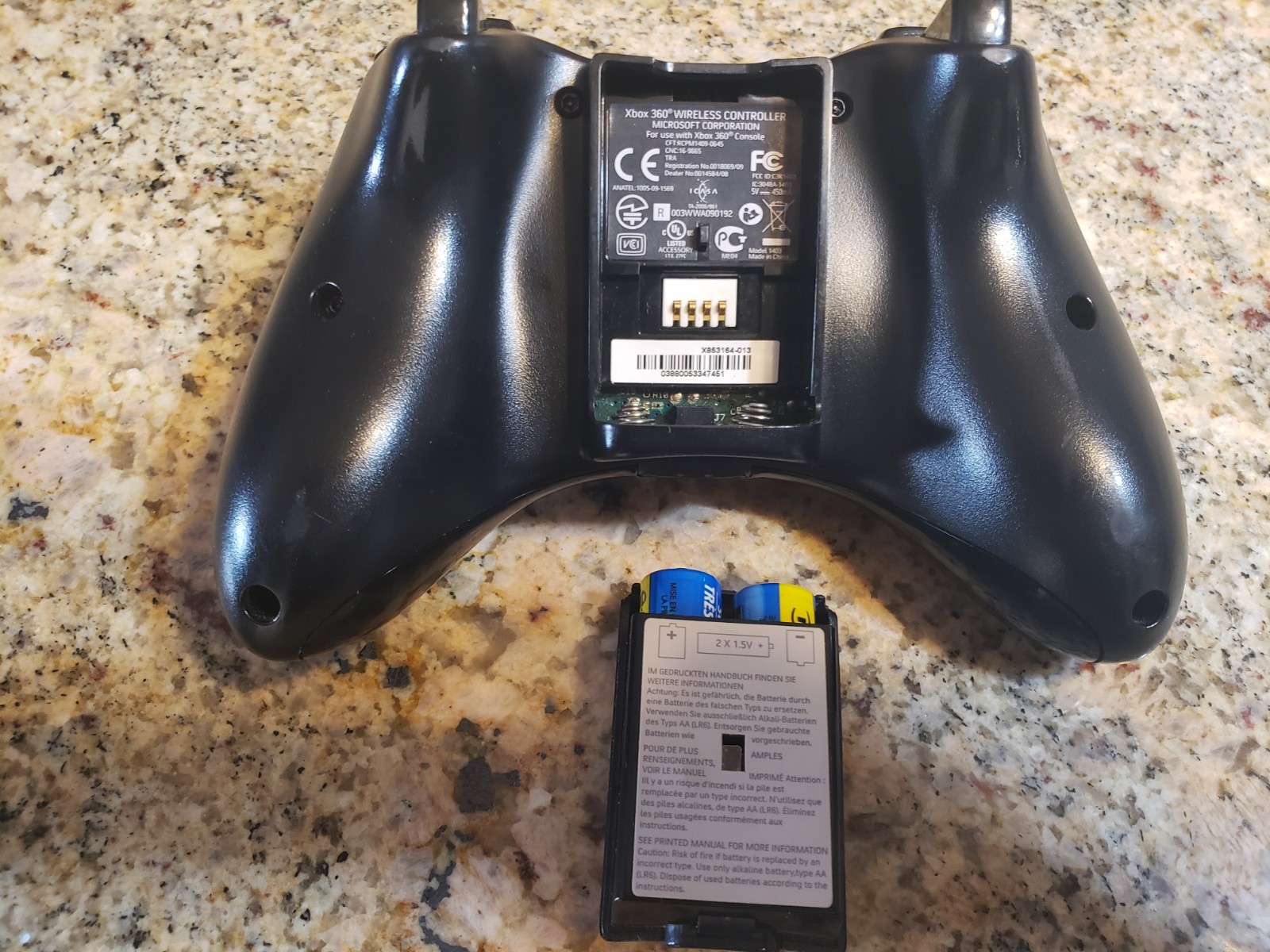 Xbox 360 E Console Model 1538 4GB – Bundle: Controller, Power Supply, Game