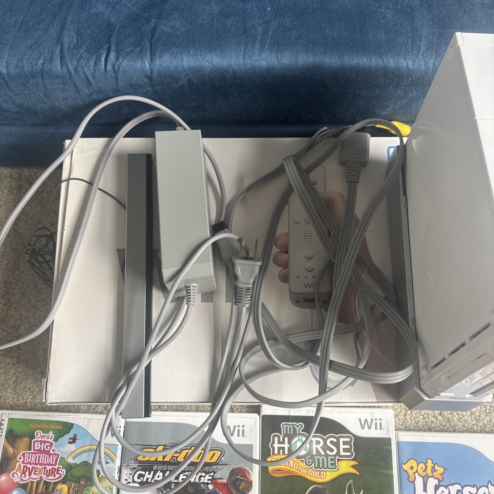 Original Nintendo Wii Console RVL-001 White Bundle **works**