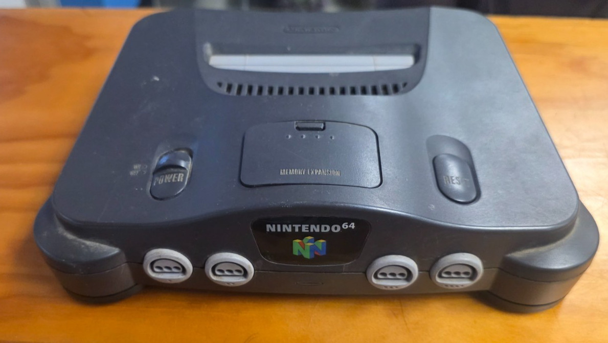 Nintendo 64 Console, Gray, FOR PARTS, TURNS ON BUT WILL NOT READ!
