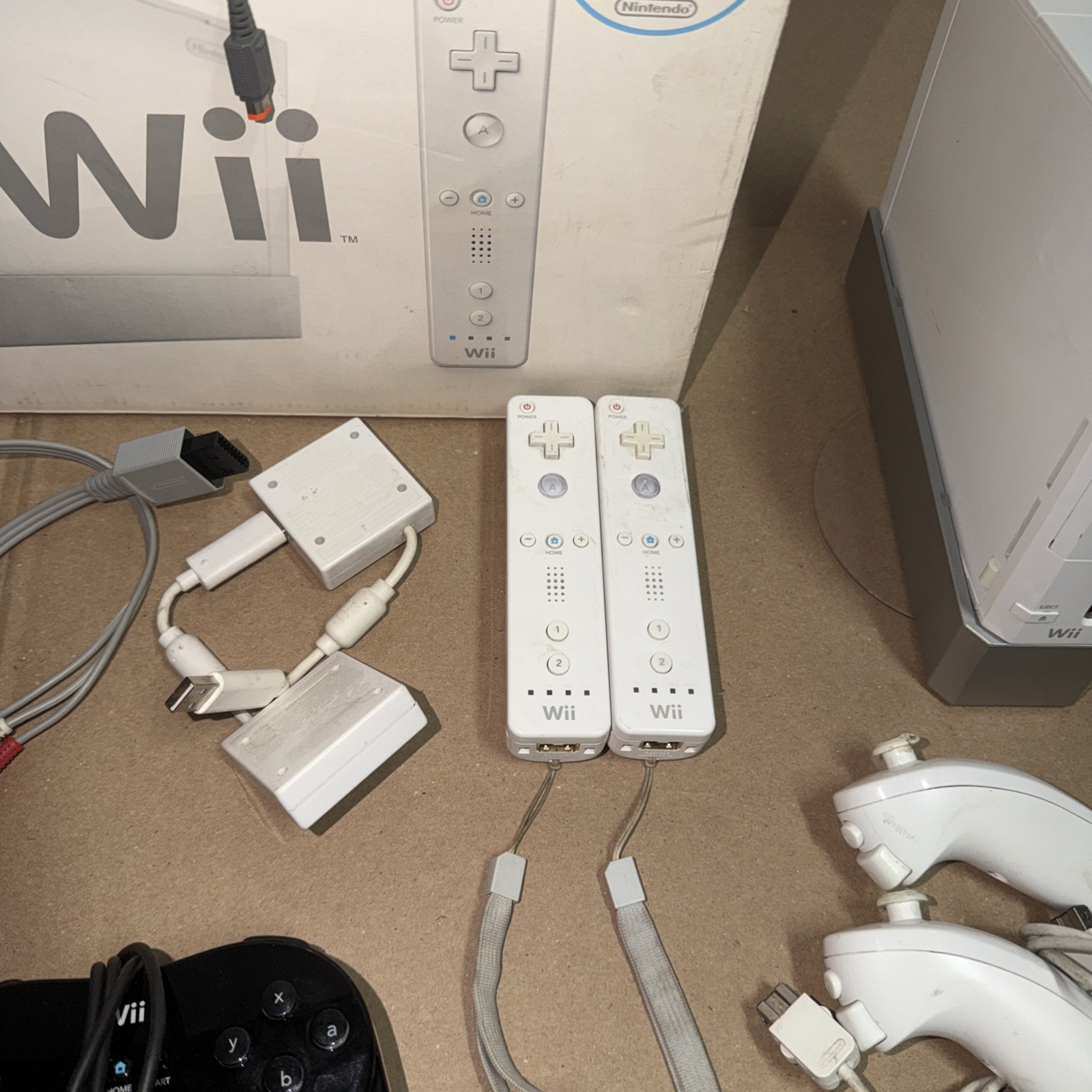 Nintendo Wii Console Bundle White RVL-001 W/Box