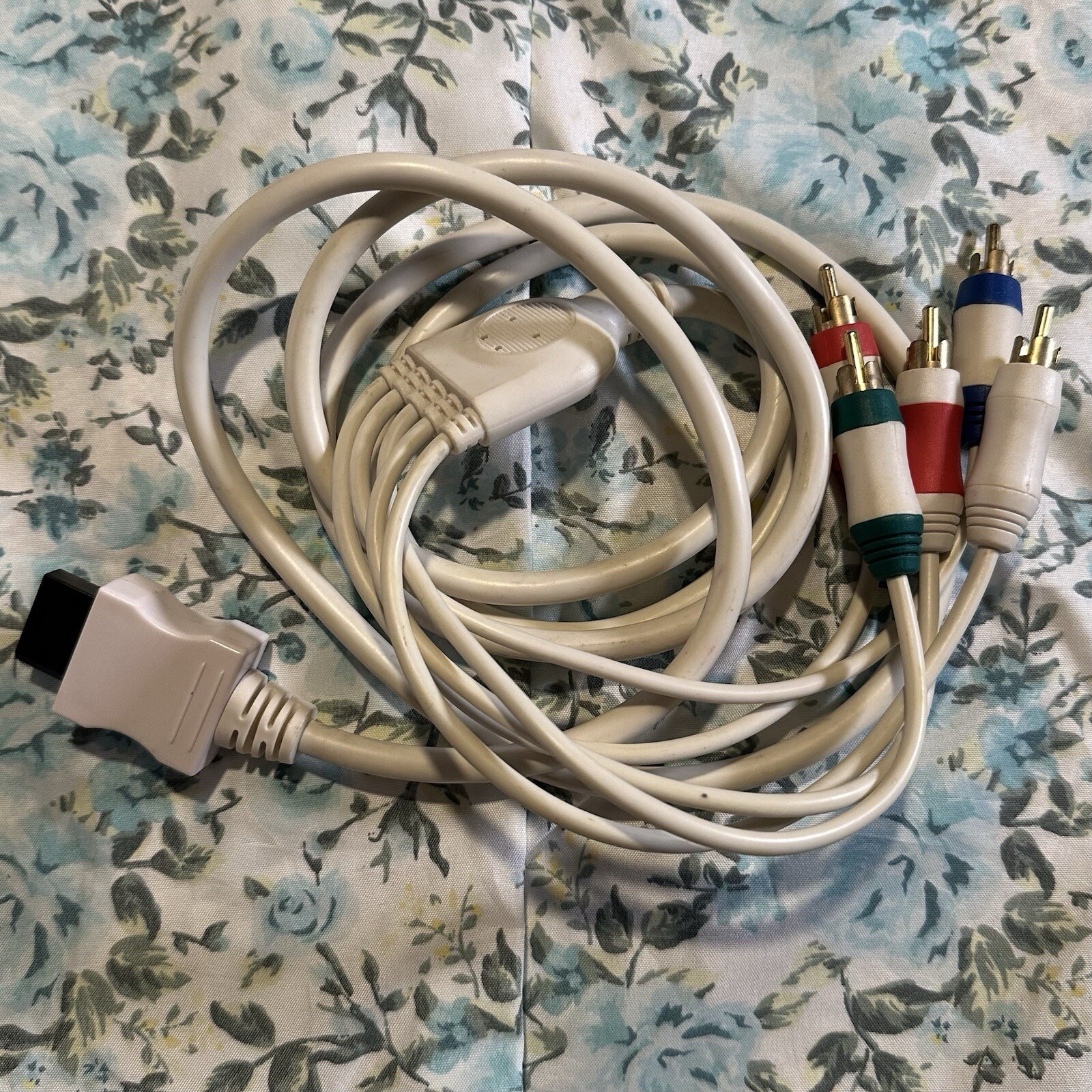 Nintendo Wii RVL-001(USA) 512 MB Home Console – White Bundle