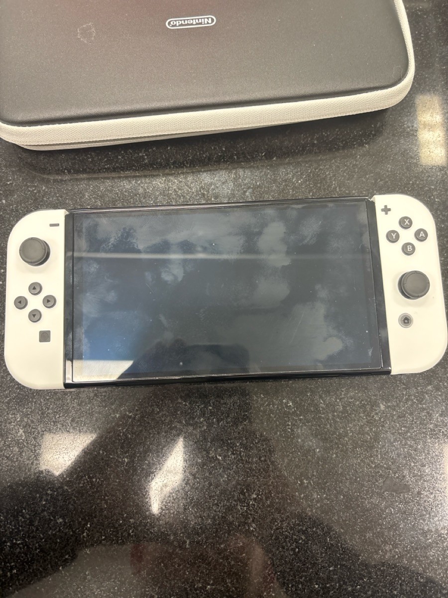 NINTENDO SWITCH HANDHELD – OLED – HAC-016 Comes with items in shown (B02102747)