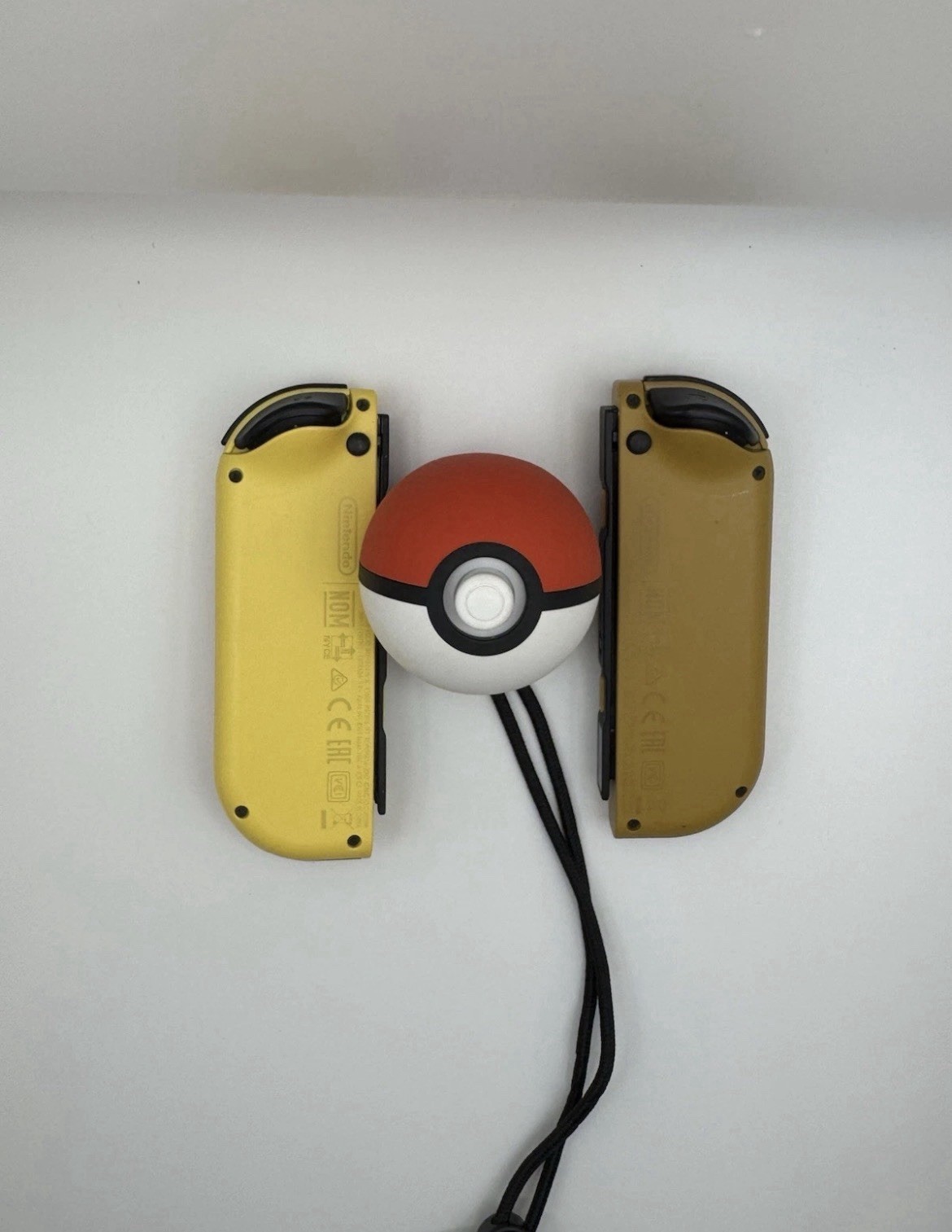 *US SELLER* Nintendo Switch Console Let’s Go Pikachu! + Poke Ball Plus! & Dock!