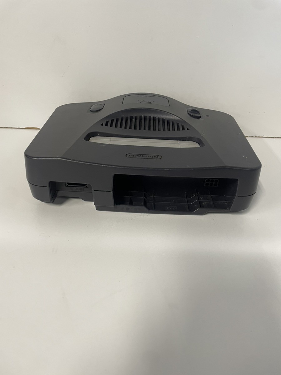 NINTENDO 64 SYSTEM WITH 4 CONTROLLERS (P18027811)