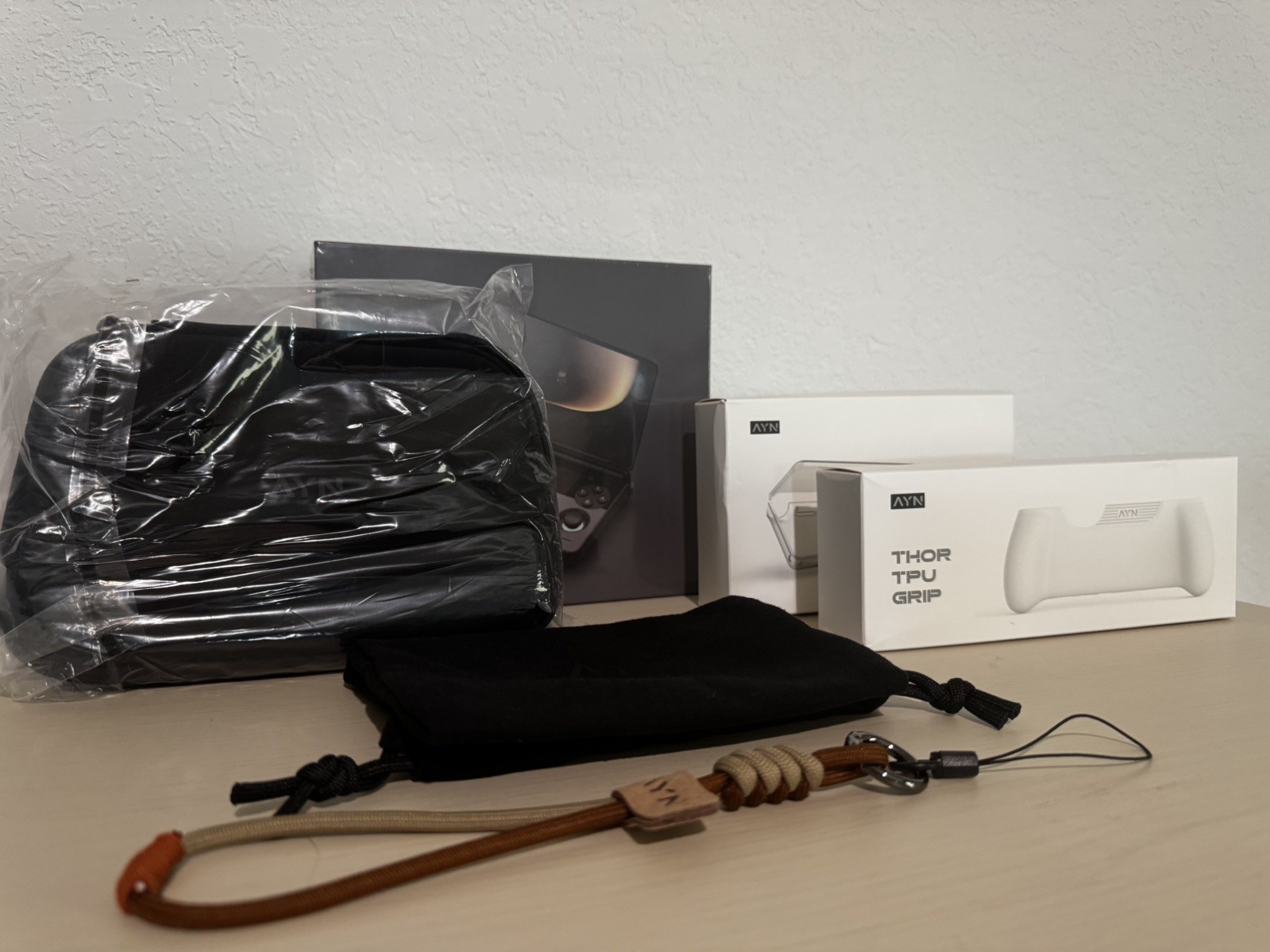 AYN Thor Max 1TB/16GB/UFS 4.0- BLACK – Batch 3 – Brand New/Sealed w/accessories