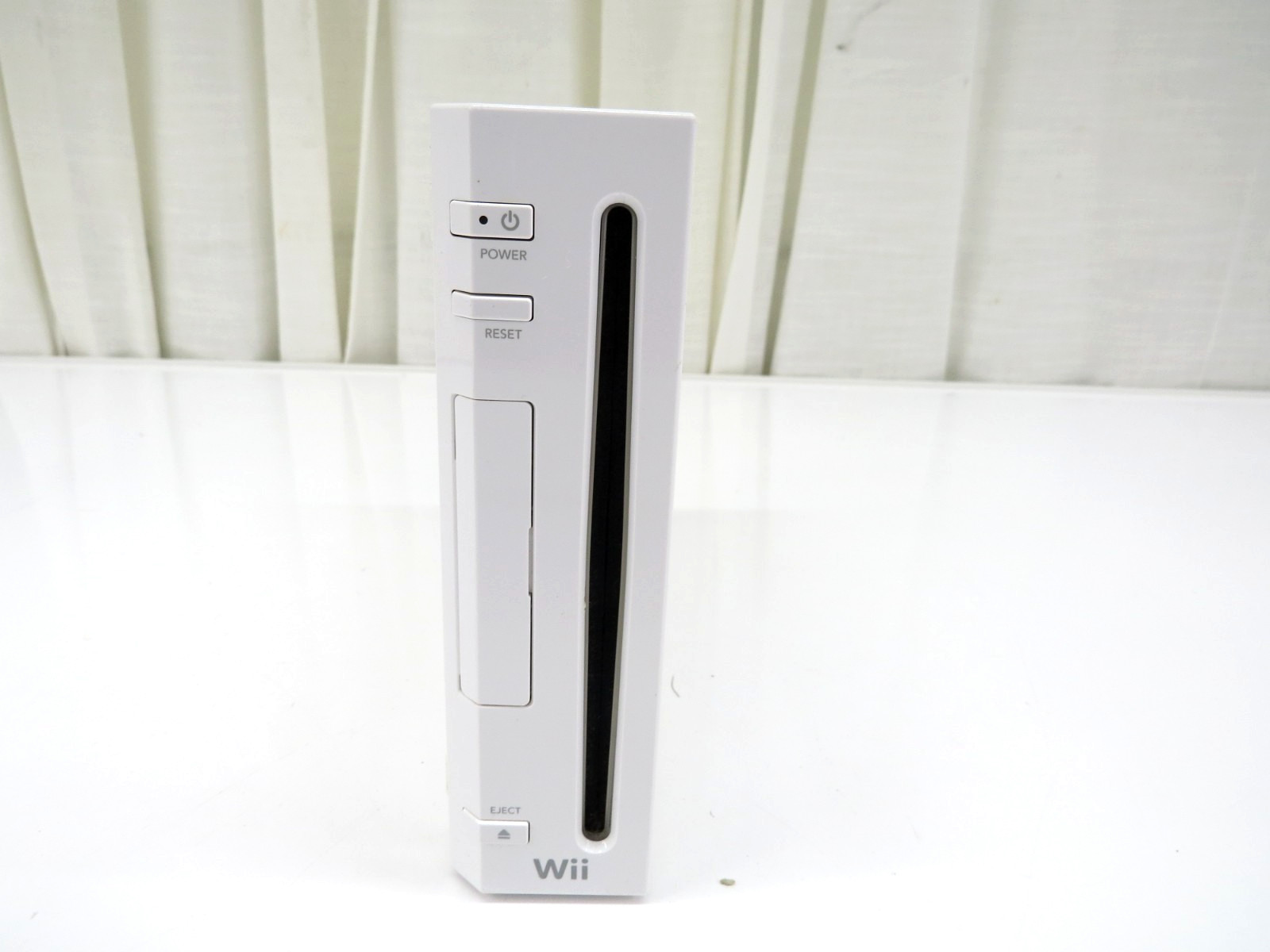 Nintendo Wii Game Console RVL-001 USA White W/Controller, Power, HDMI Adapter