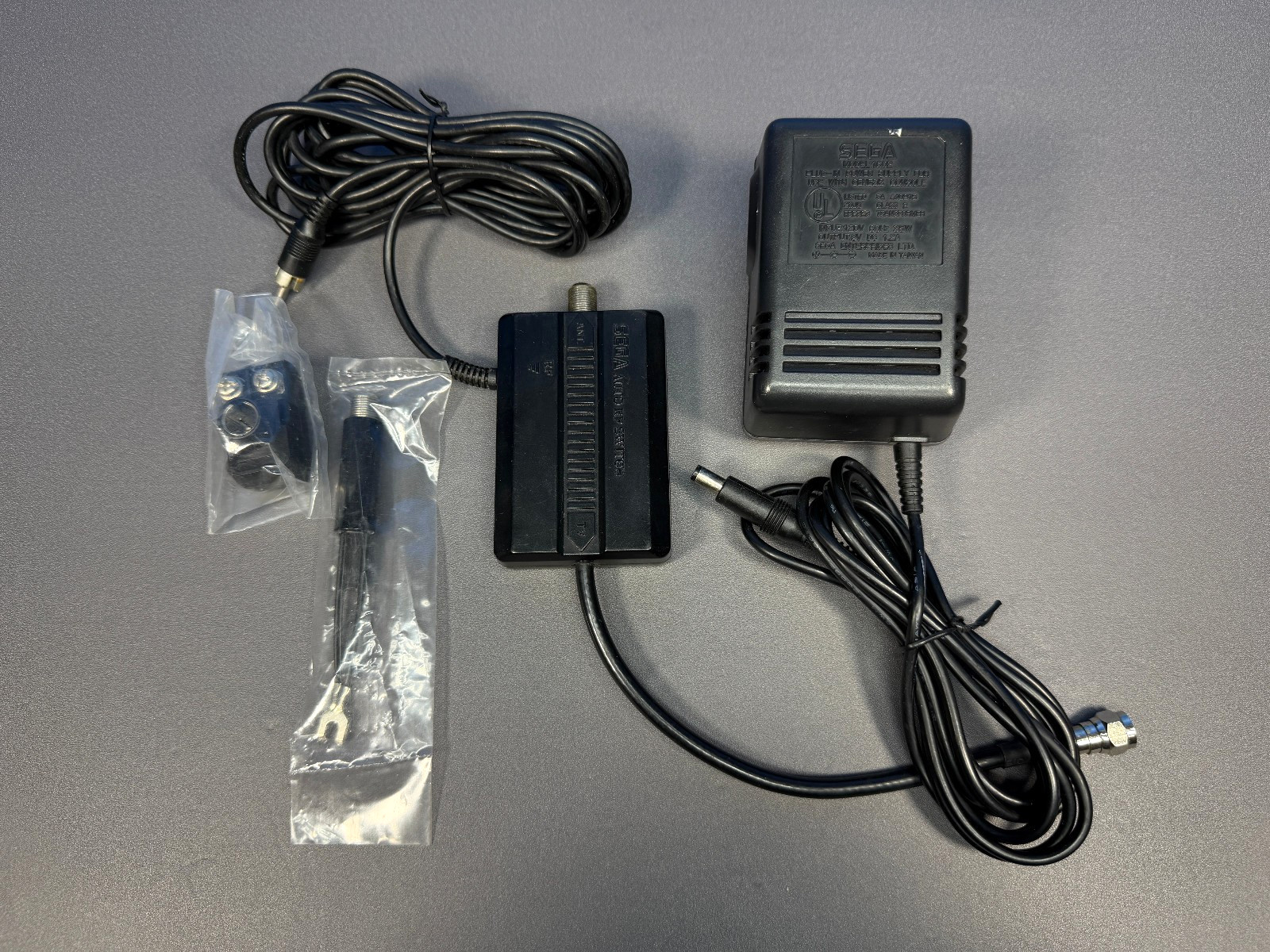 SEGA GENESIS MODEL 1 CORE SYSTEM CONSOLE MK-1611 COMPLETE IN BOX CIB TESTED