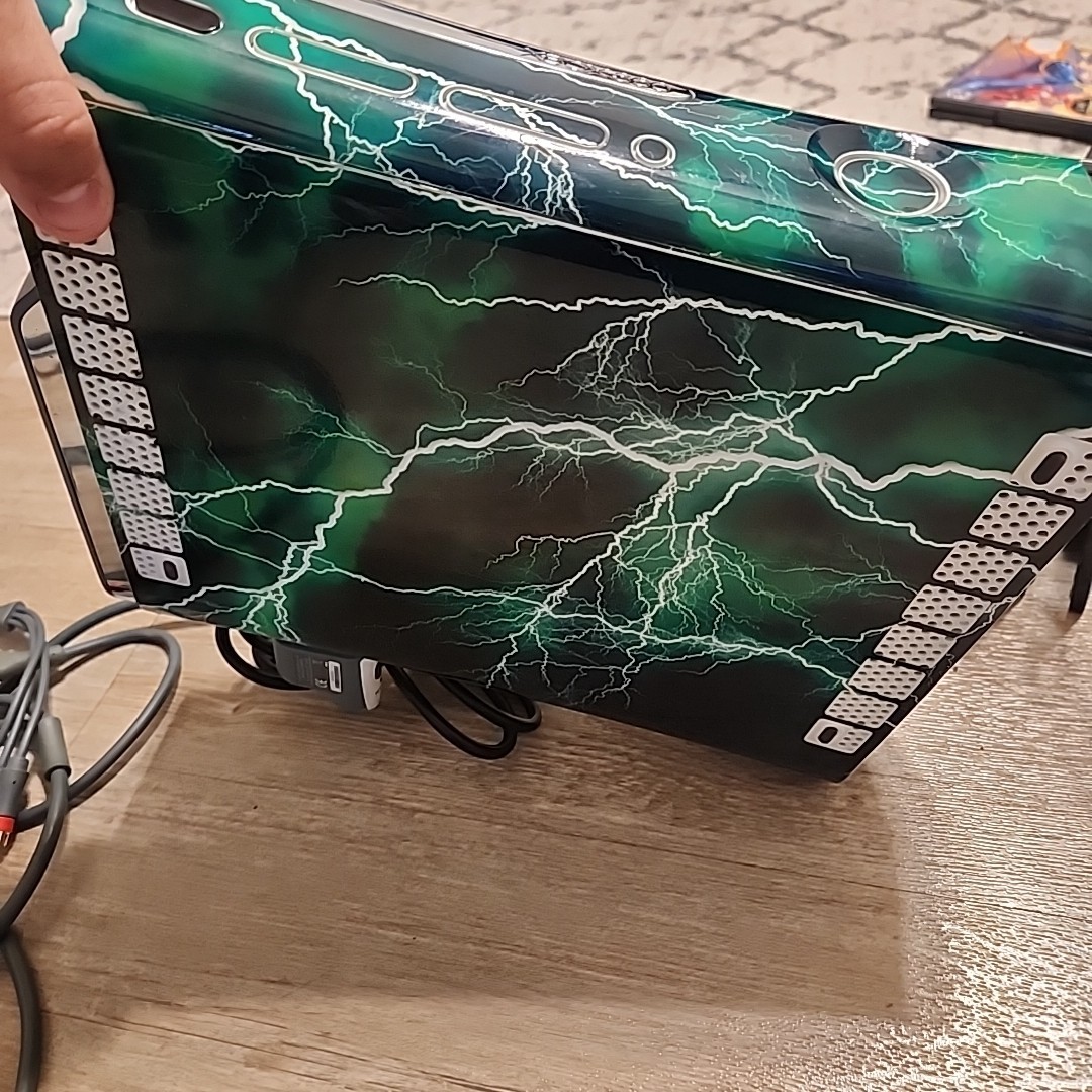 Xbox 360 W/ Lightning Design (No Controllers! Missing Power Supply)