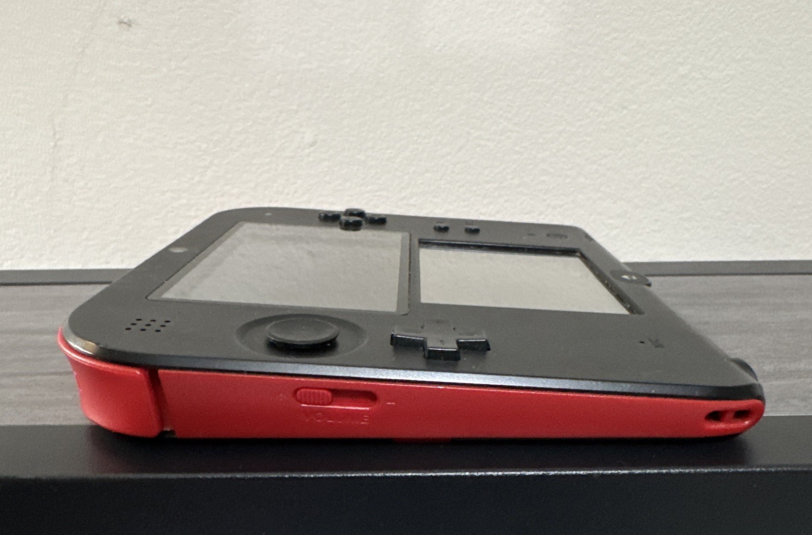 Nintendo 2DS Handheld Console Black/Red Wi-Fi 4GB w/ Stylus *Tested* w/ Charger