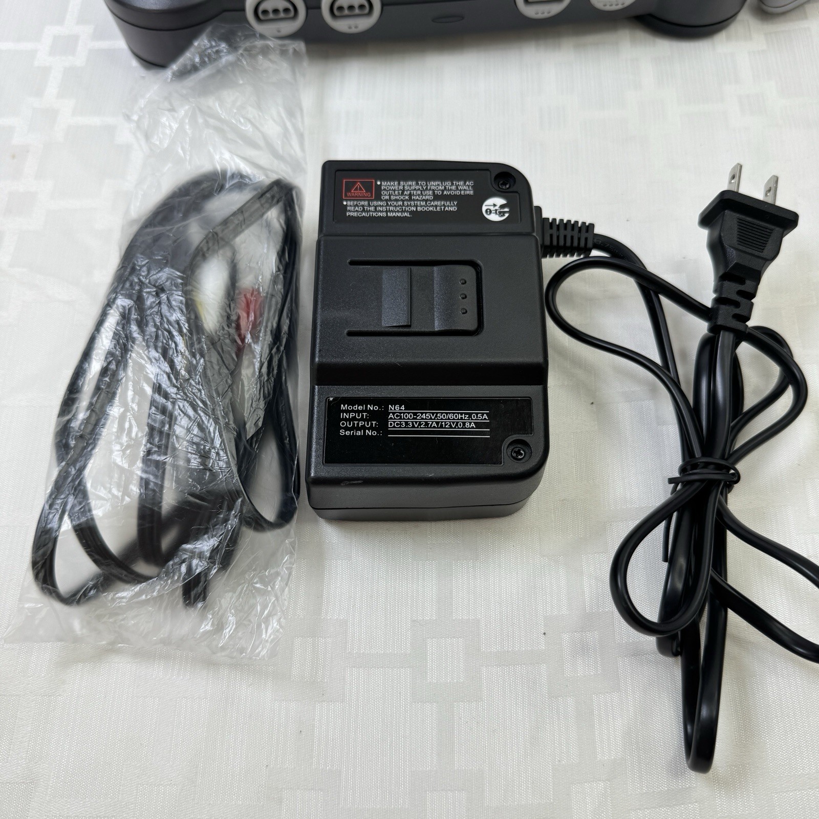 Nintendo 64 Console Bundle NUS-001 USA NS1 Serial # with Controller & Cables