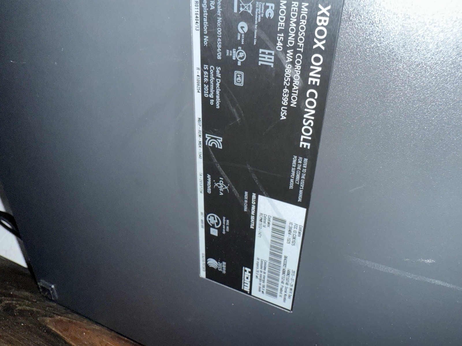 Microsoft Xbox One Halo 5: Guardians Limited Edition 1TB. White Controller.