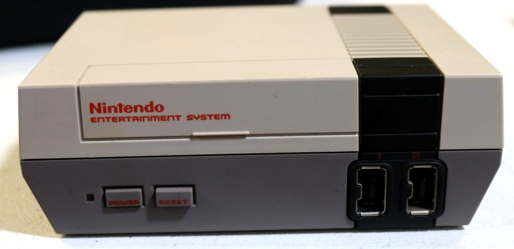 Nintendo NES Classic Mini Console w/Case 2 Controllers Cords TESTED (61301)