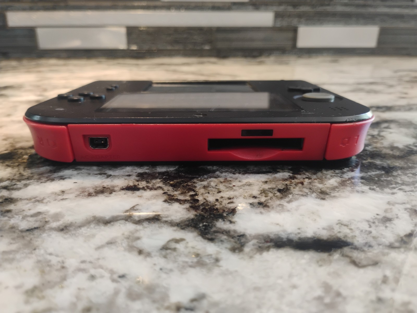 Nintendo 2DS – Tested And Working – Bad volume knob