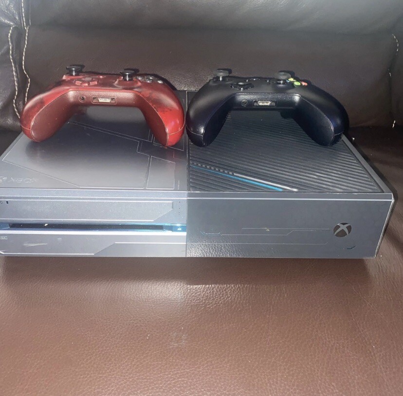 Microsoft Xbox One Halo 5: Guardians Limited Edition 1TB Black & Silver Console