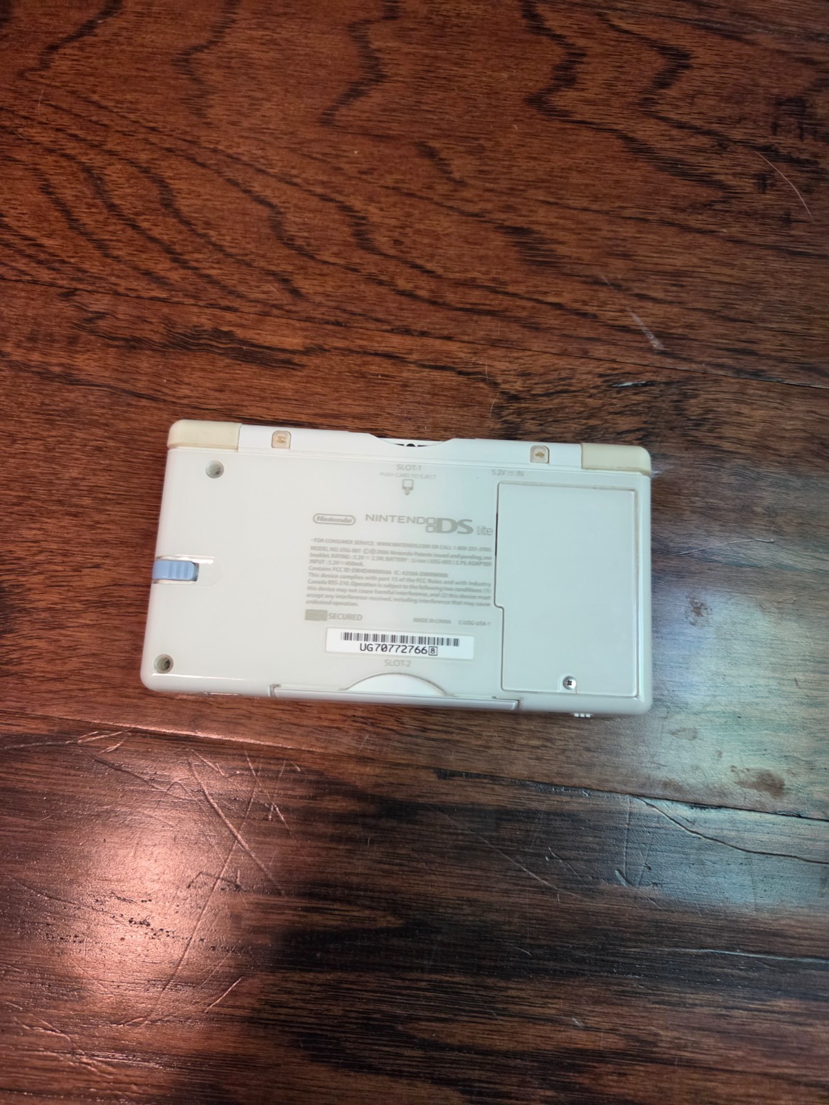 Nintendo DS Lite Handheld System Polar White Works With charger and stylus