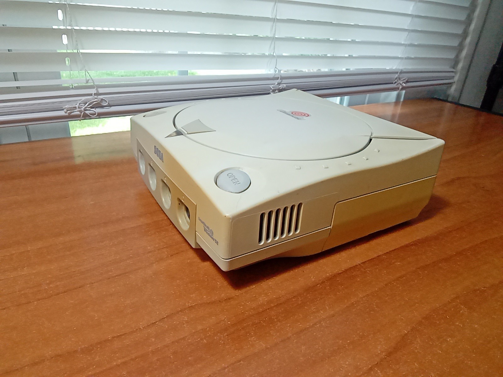 SEGA Dreamcast Console Bundle – White + Cables + Controller *TESTED*