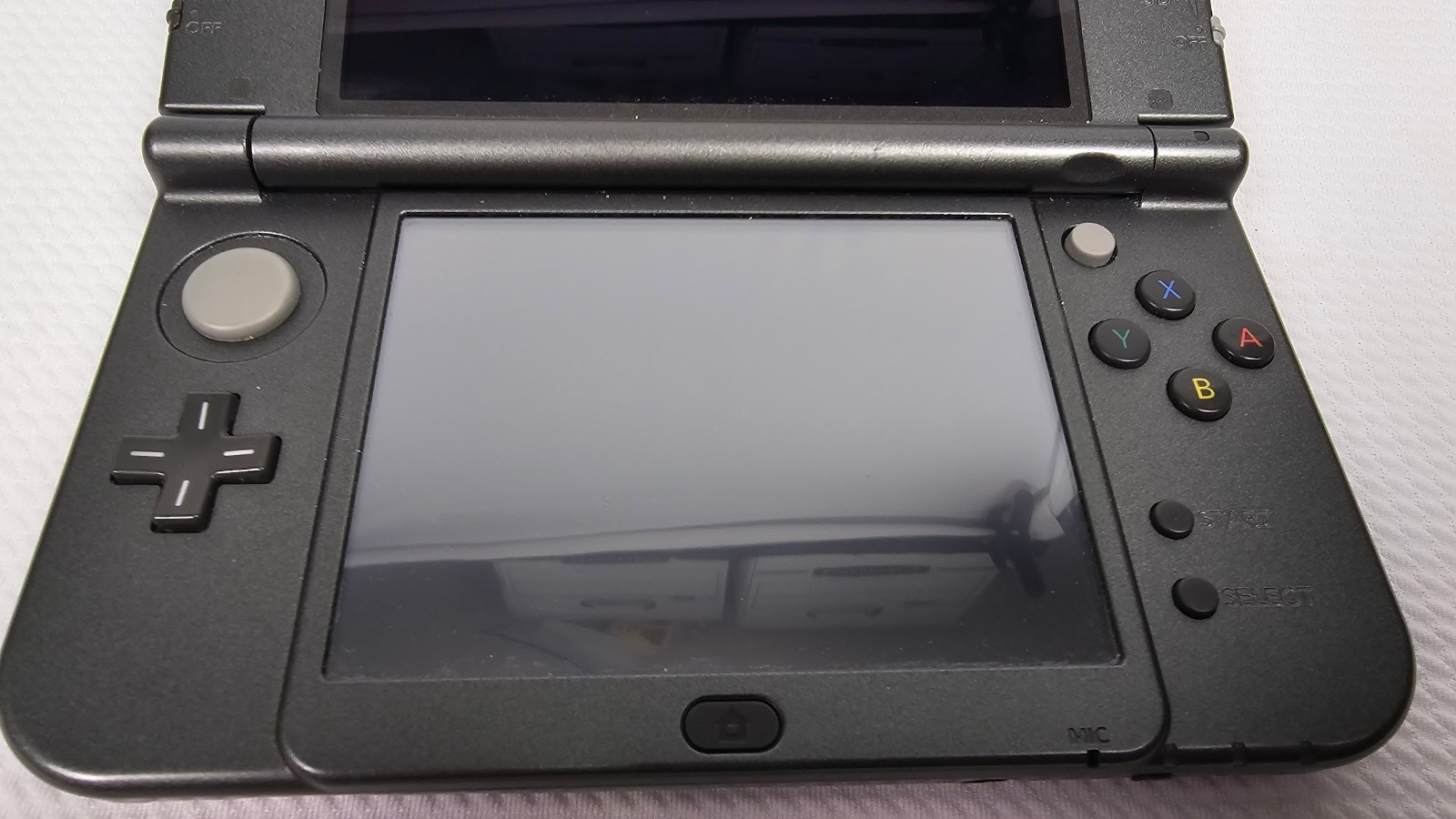 New Nintendo 3DS XL System Black NTSC-U/C (US/Canada) RED-001 USED w/ Charger