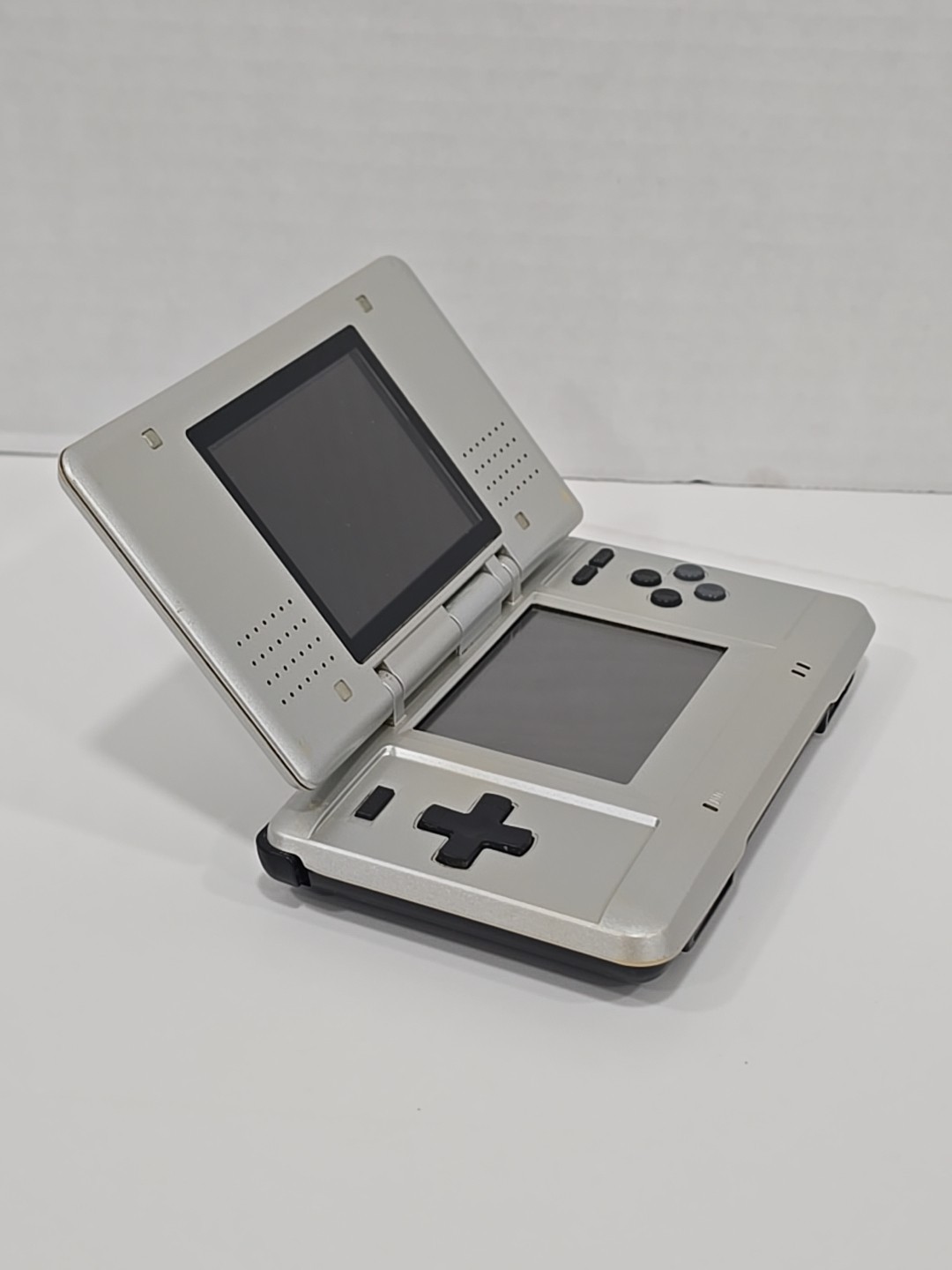 Nintendo DS «Fat» Silver Console w/ Stylus, Charger + Pokemon Platinum & Games