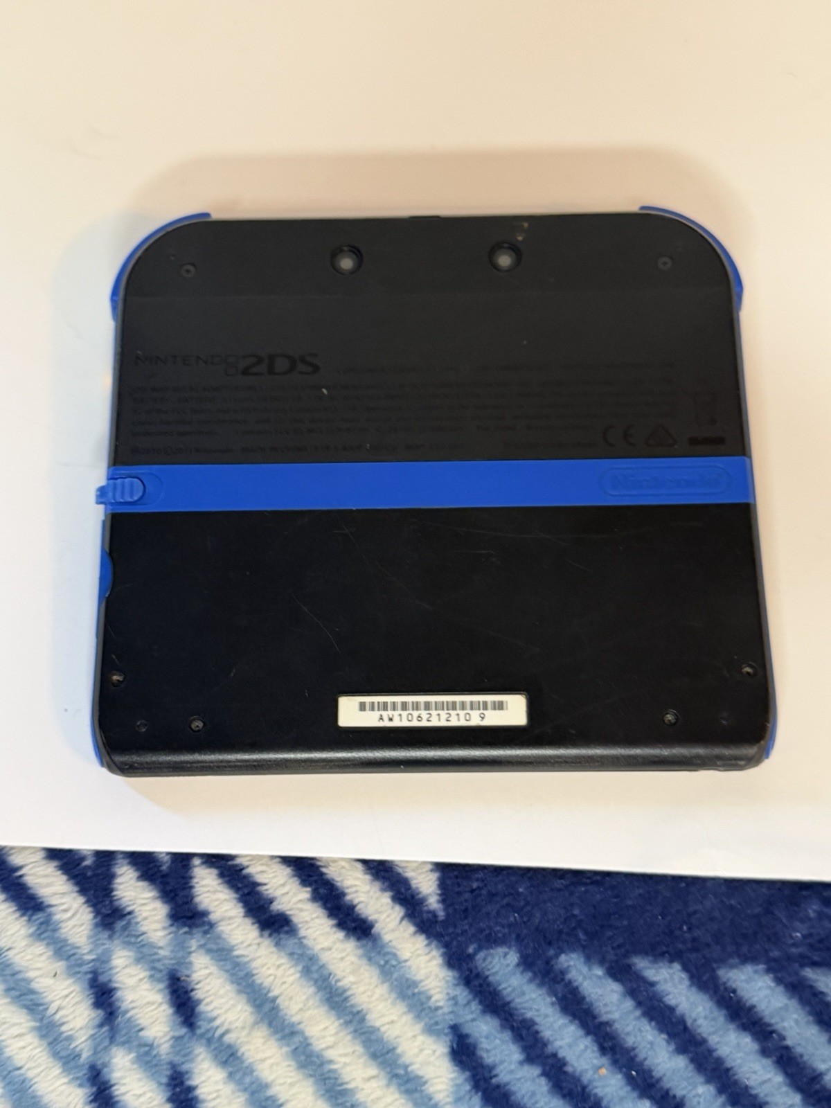 Nintendo 2DS Launch Edition Blue and Black Handheld System – Black/Blue W/Game