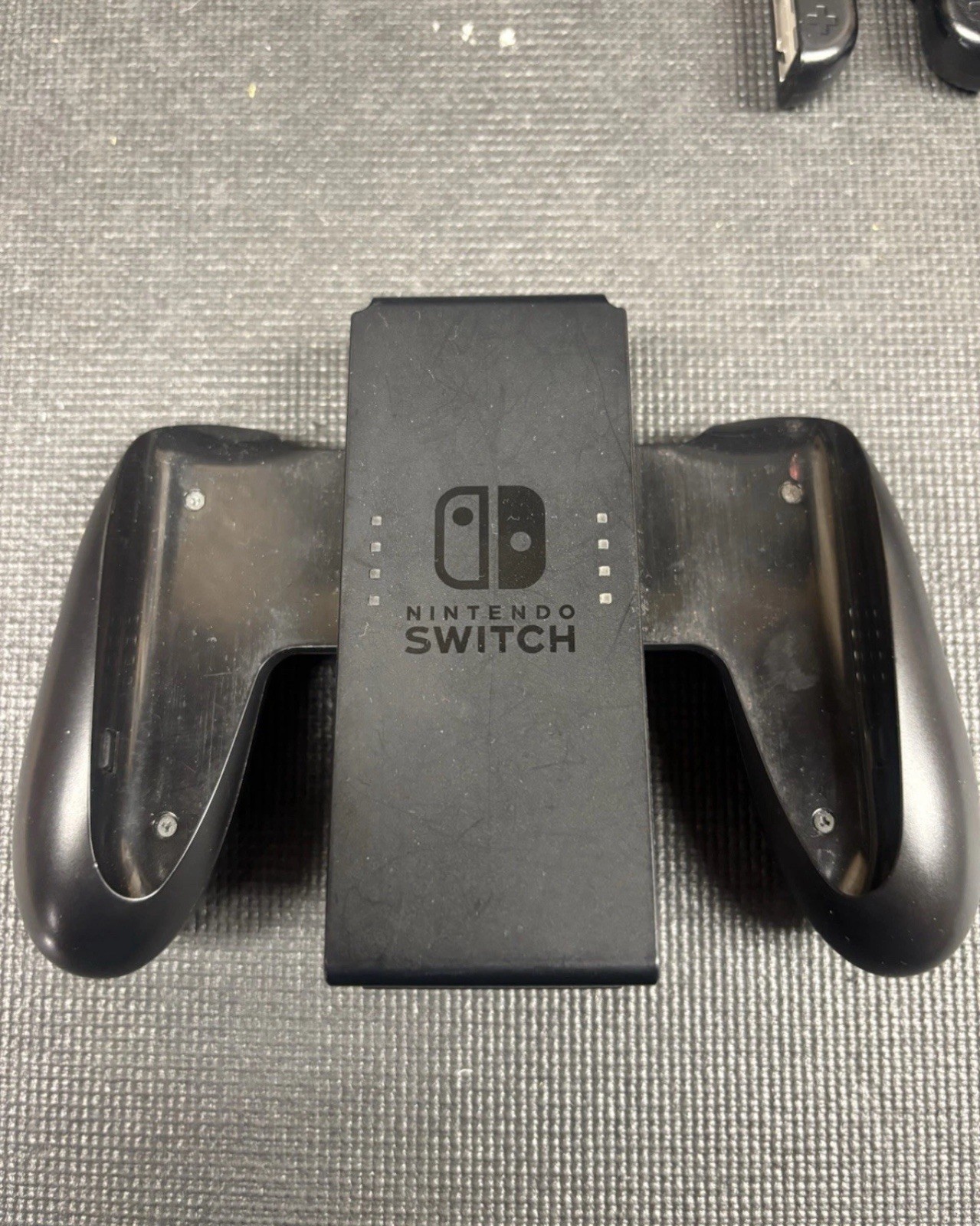 Nintendo Switch HAC-001(-01) 32GB 720p w/ Neon Blue/Red Joy-Con & Grip
