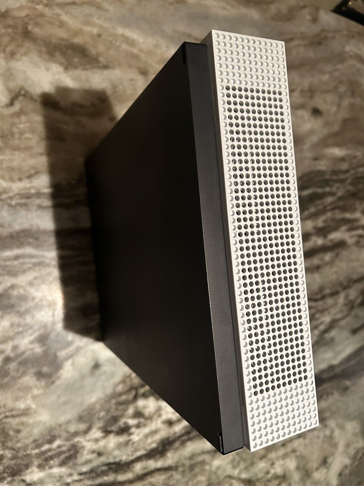Xbox One S 1TB Console – White (XBS1TB) With Red dead Redemption II