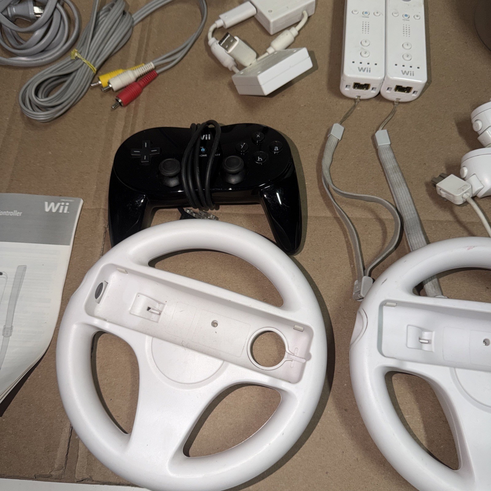 Nintendo Wii Console Bundle White RVL-001 W/Box