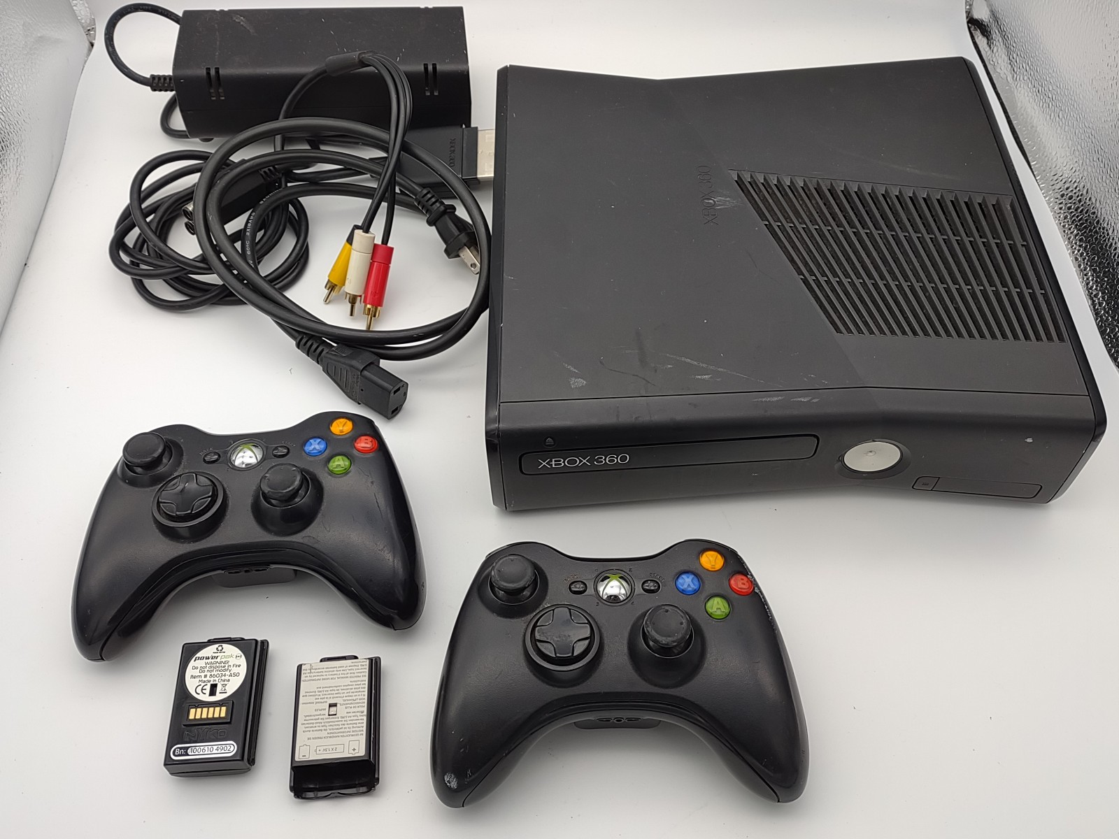 Xbox 360 S Slim 4GB Black Console System 2 Controllers Microsoft Lot Model 1439